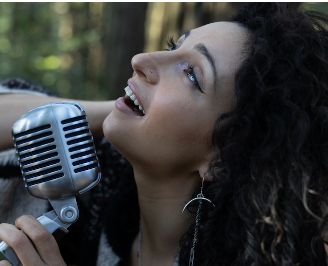 Vocal coach Jessica Sirena offering VIP day for vocal musical artists