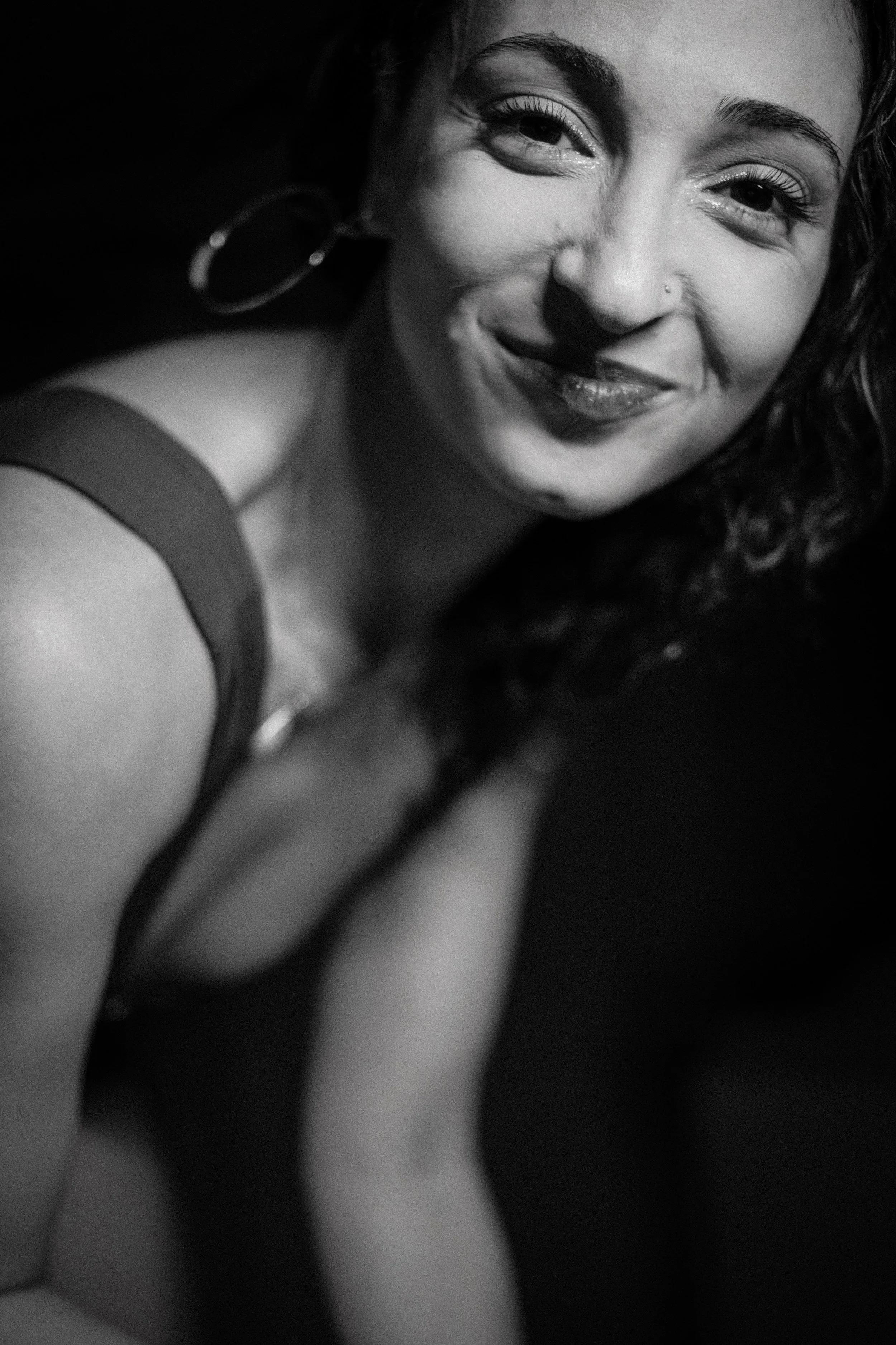 Jessica Sirena is a singer, songwriter, vocal mentor, and choir director bridging vocal technique, artistry, embodiment, and emotional expression through private mentorship, group programs, and community song spaces.