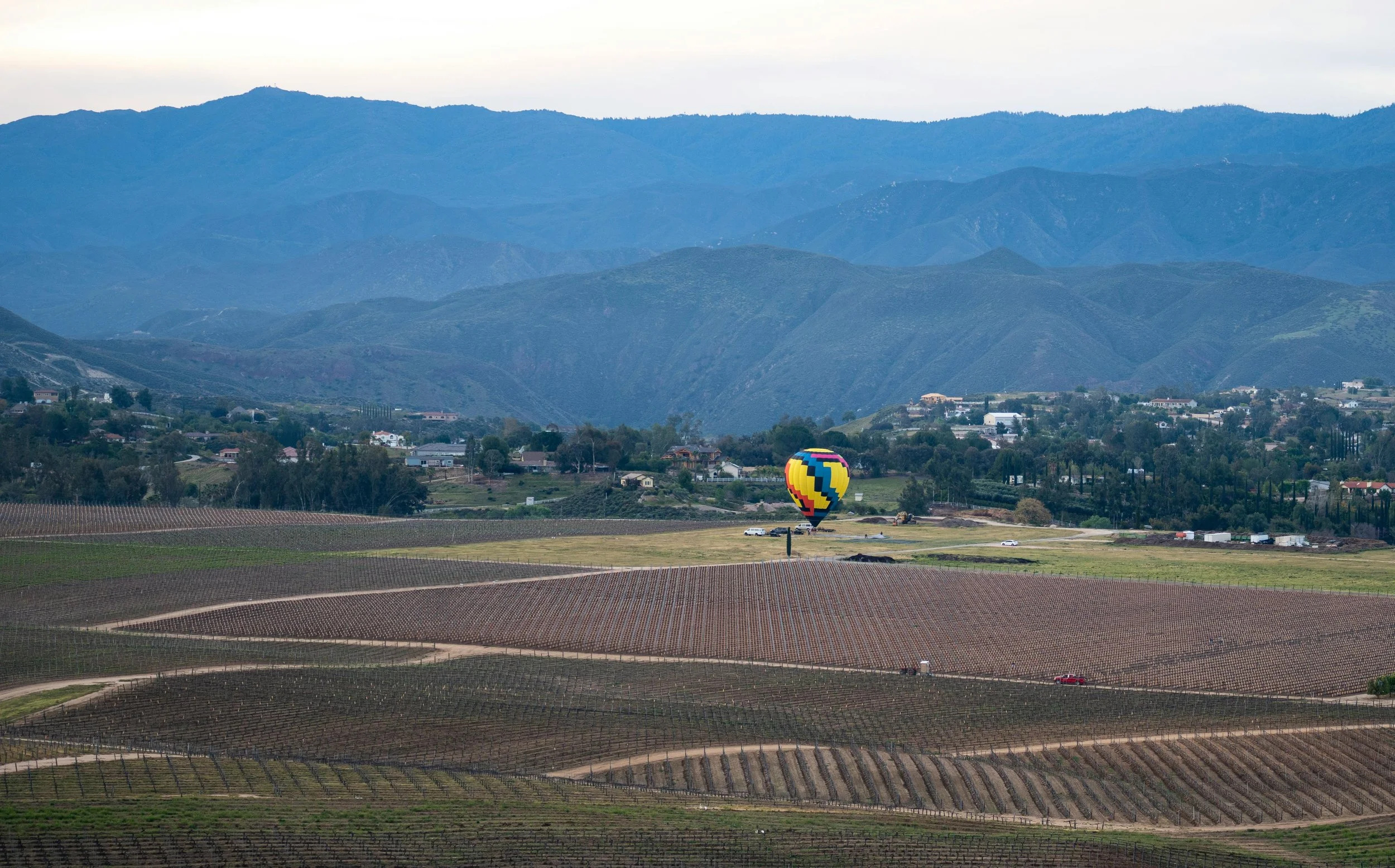 Image of hot air balloon flying in the Temecula Valley