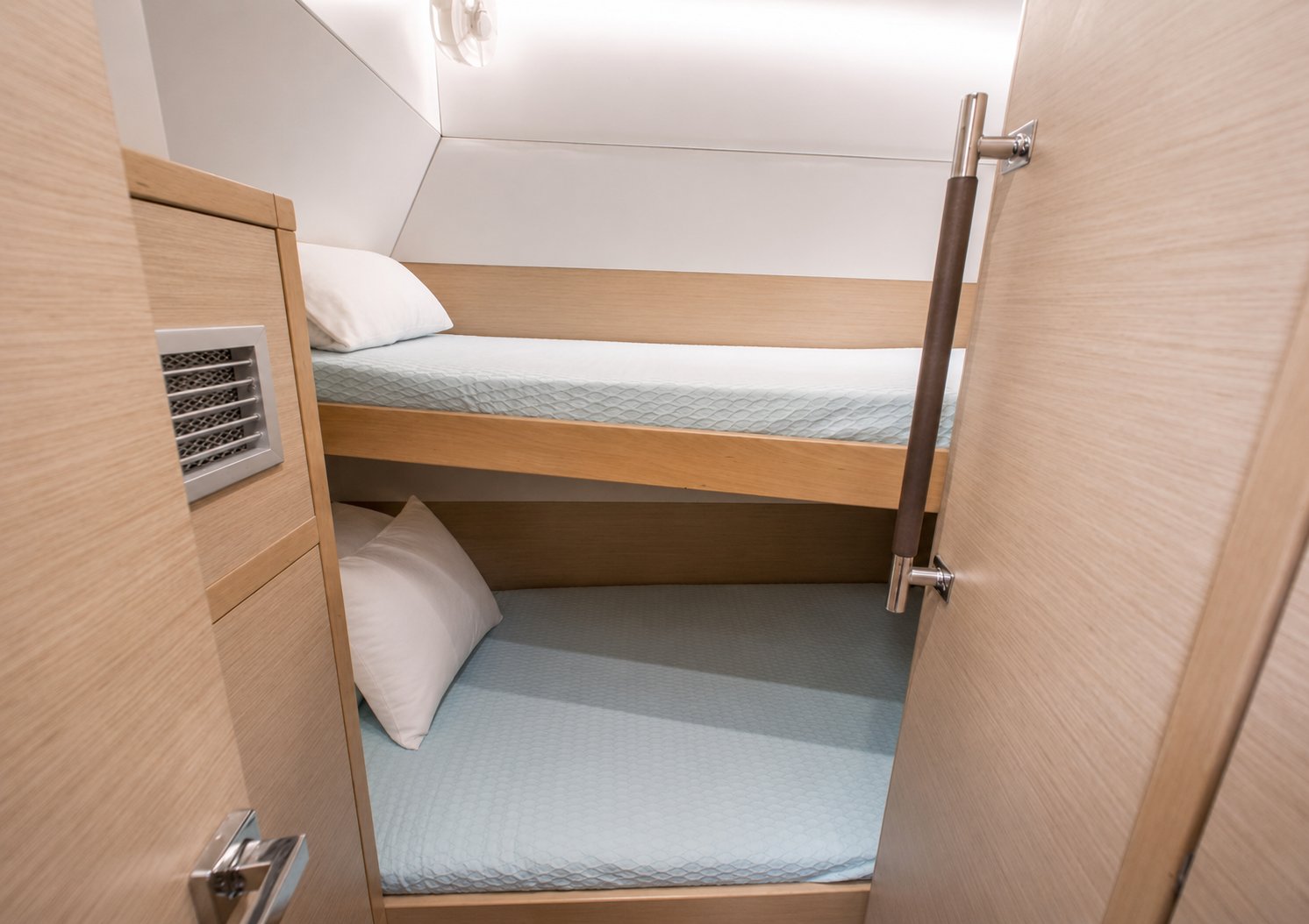 Lagoon Bunk cabin.png