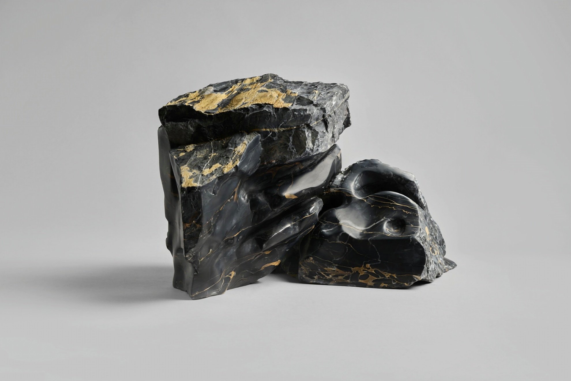 Sculpture - Marbre de Portoro - Taille directe - CEMI (artiste) 