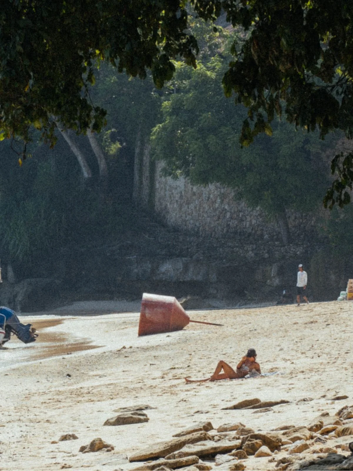 Relaxed beach life on Nusa Lembongan