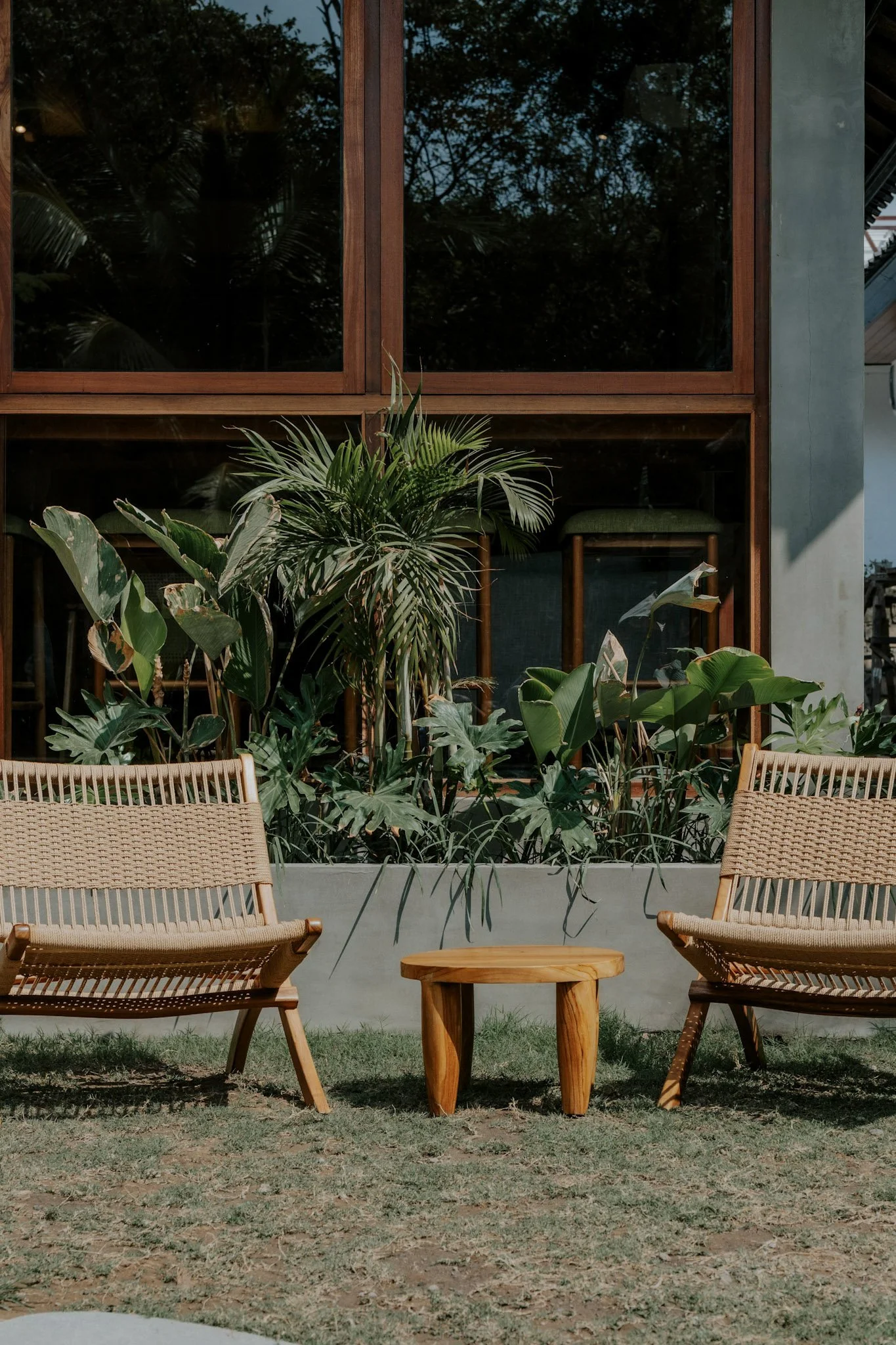 Outdoor seating at the Kalm Cowork Lounge