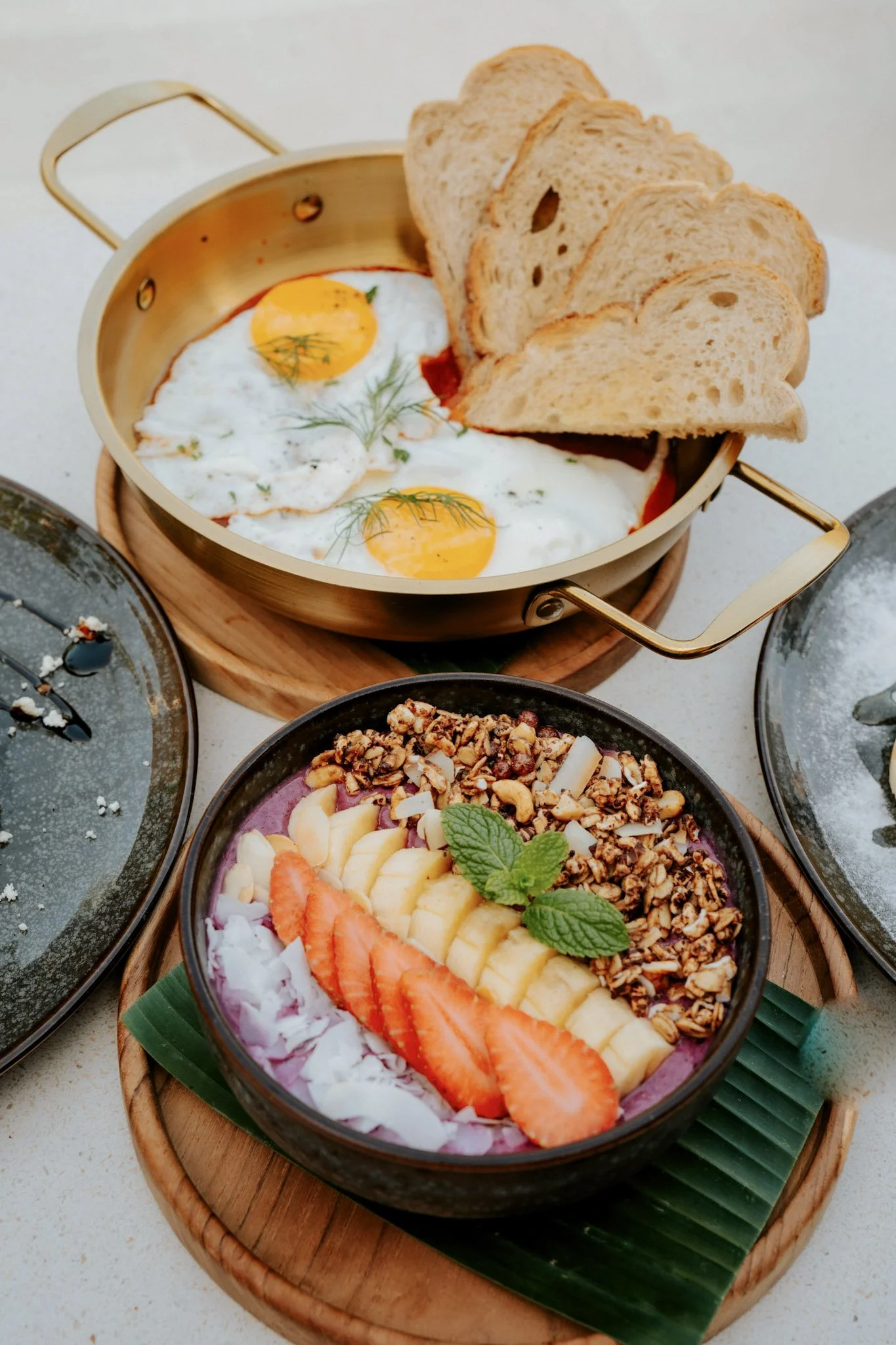 Breakfast smoothie bowl at Kalm Kitchen