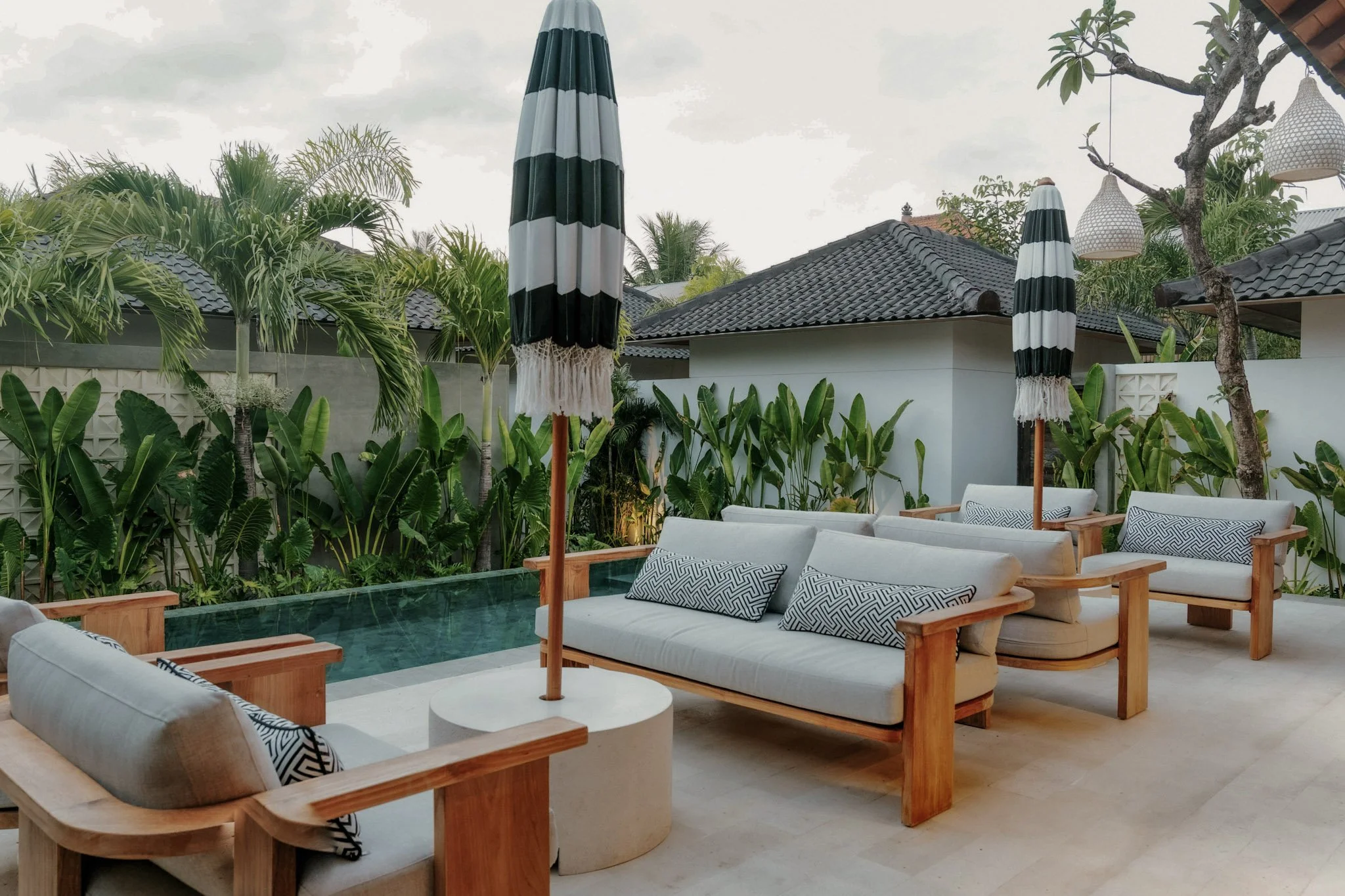 Outdoor lounge area surrounded by tropical gardens at Kalm Lembongan