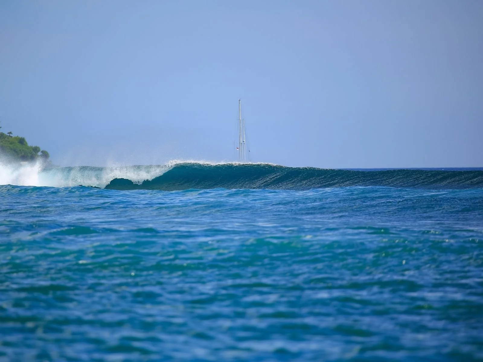 Razors surf break Nusa Lembongan