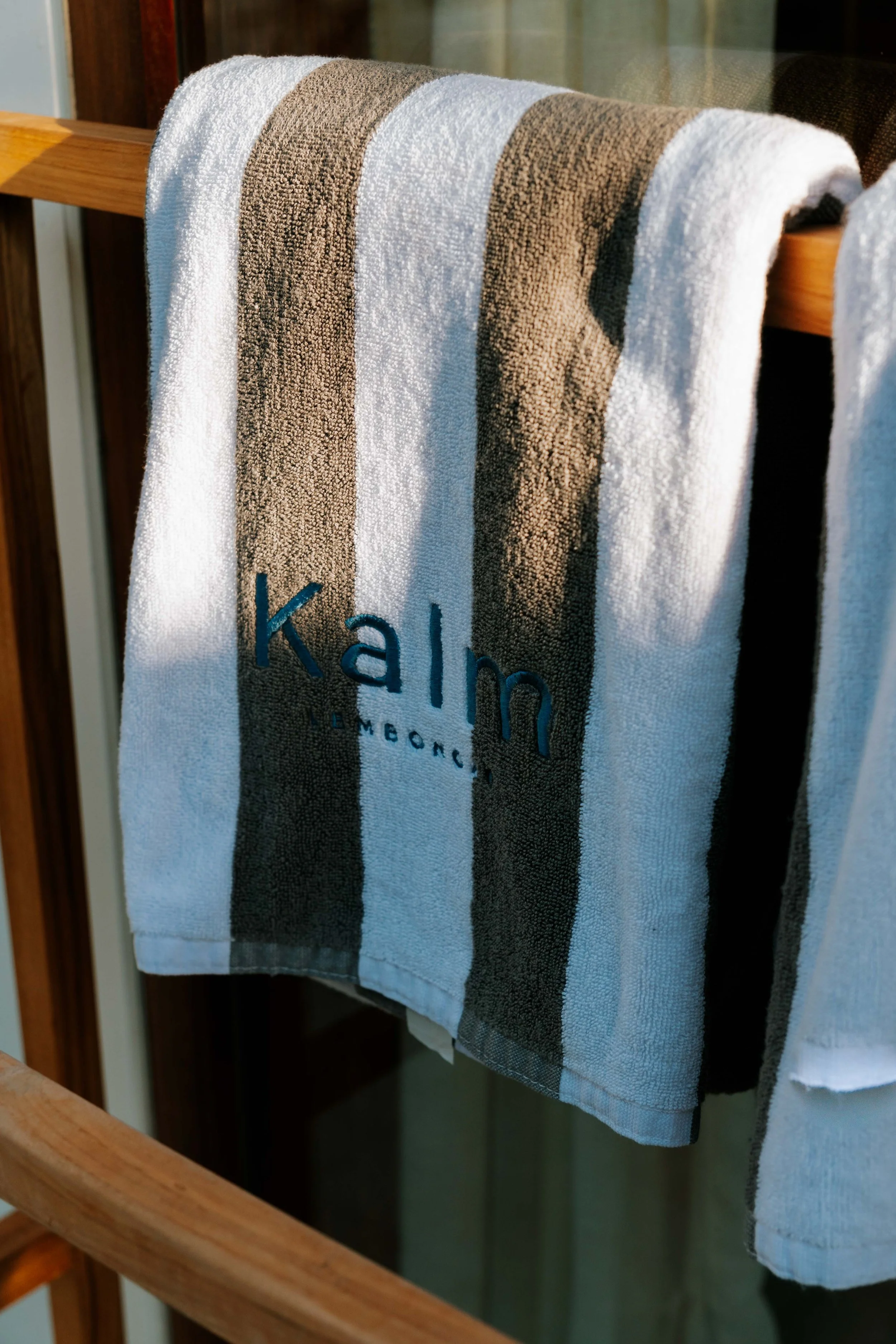 Kalm Lembongan towels and accommodation details