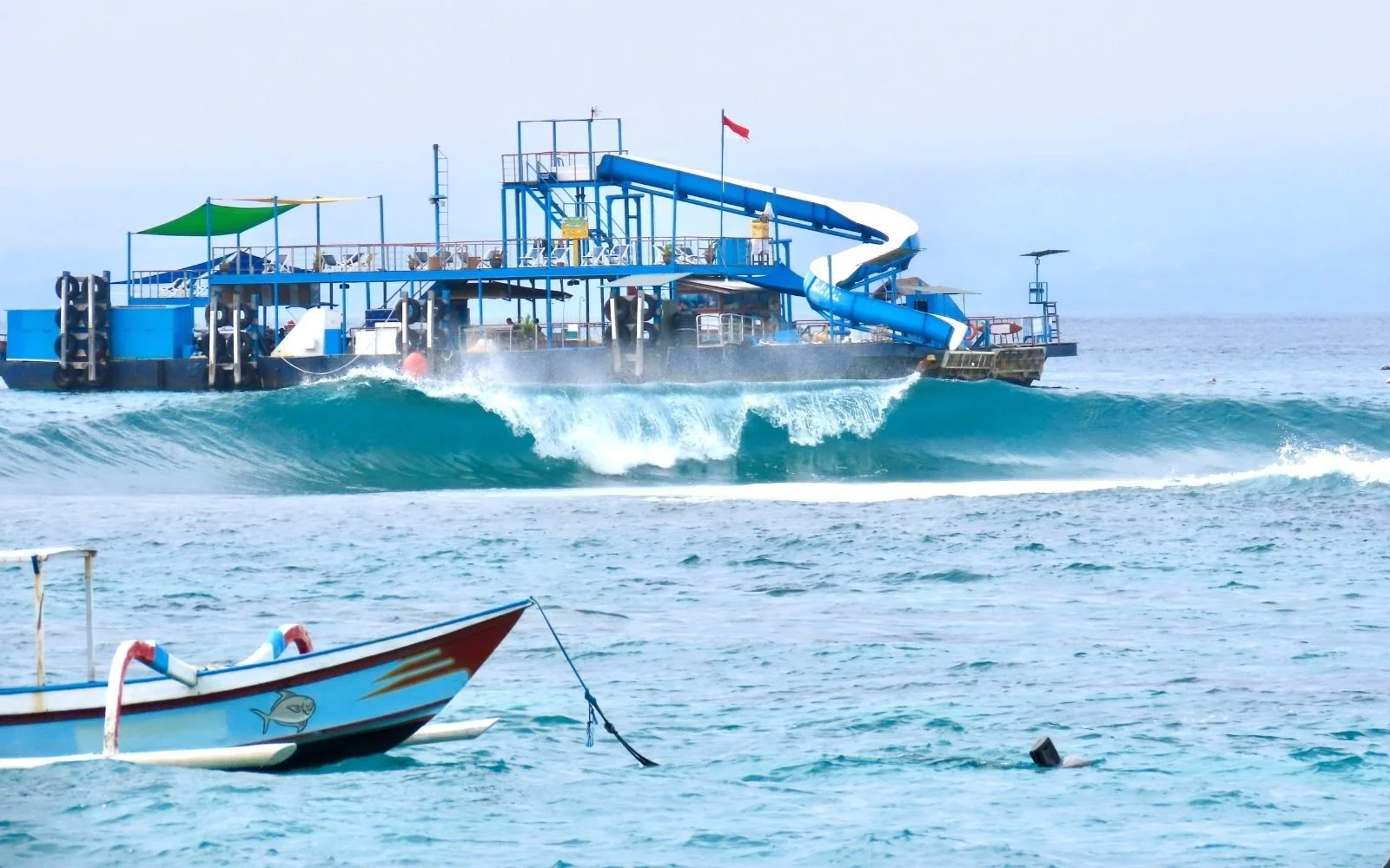 Playgrounds surf break, Nusa Lembongan