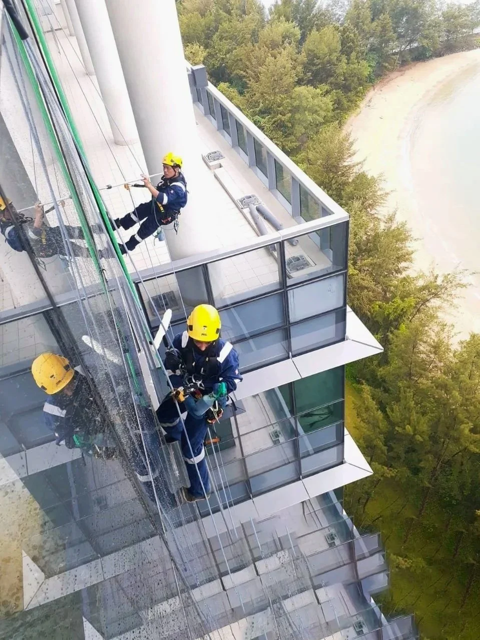 Building and exterior glass cleaning of a high-rise building in Brunei with experienced abseilers.