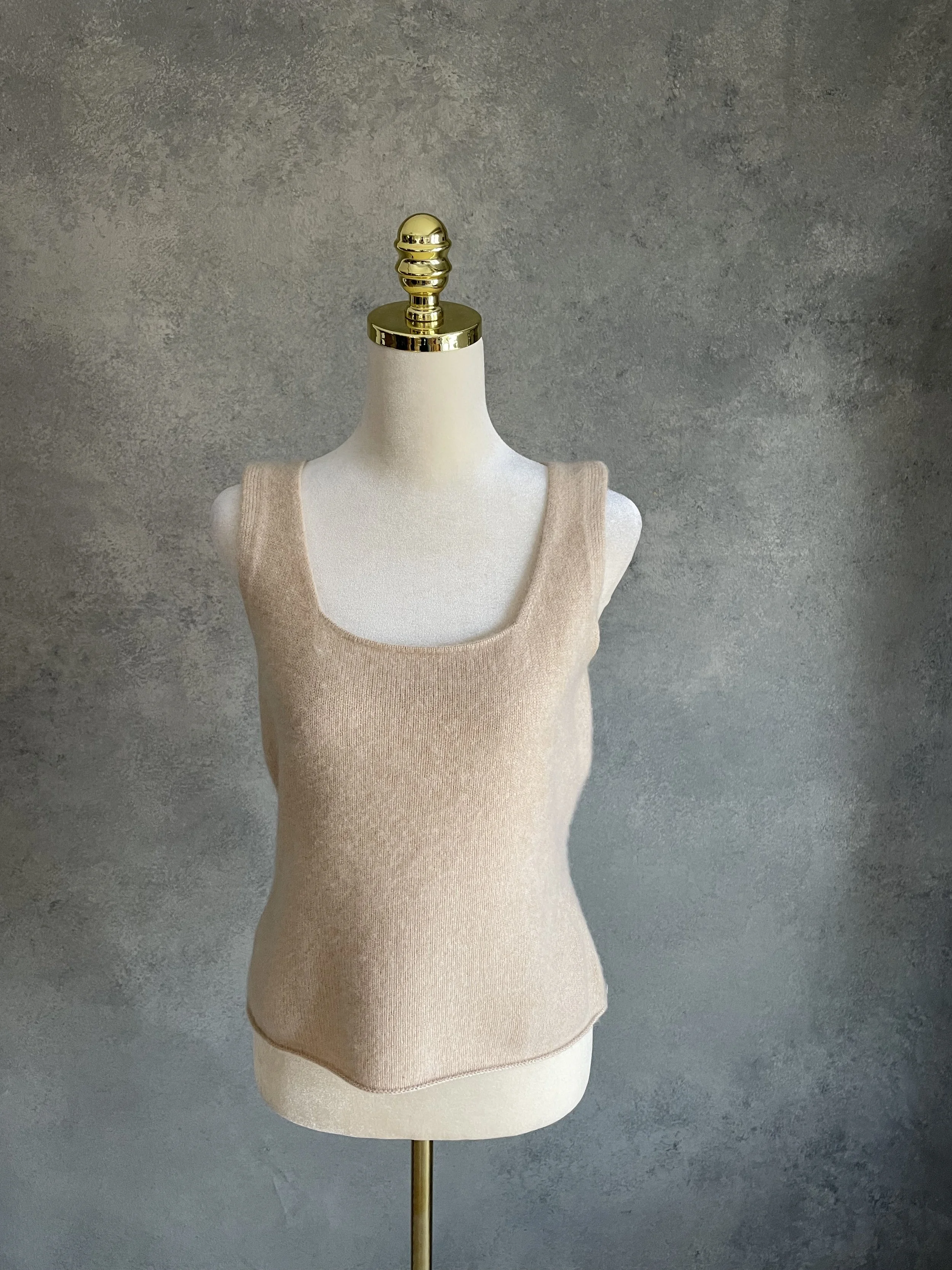 IRIS VON ARNIM beige cashmere tank top