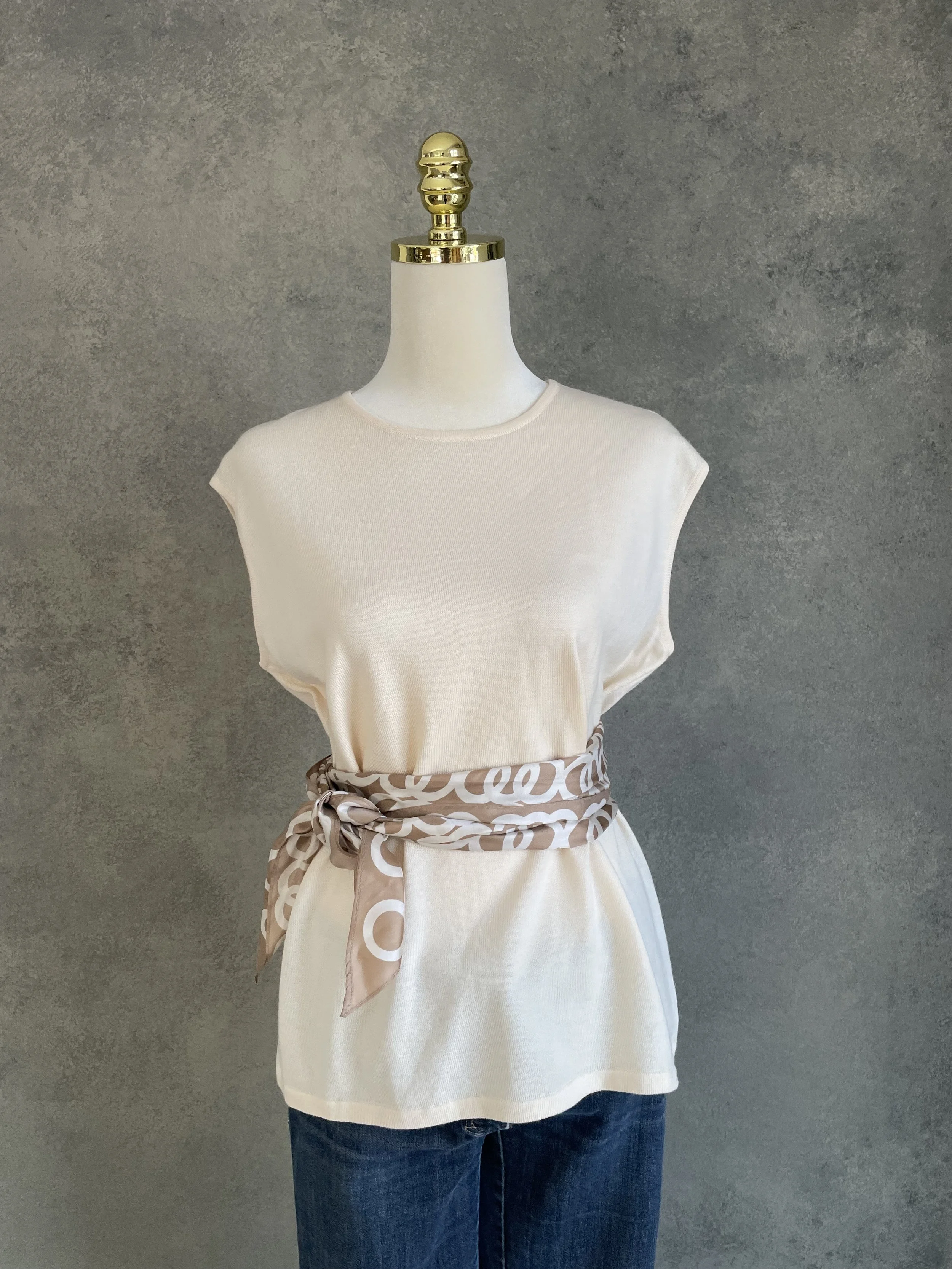 Escada beige wool sleevless topIMG_0196.jpg