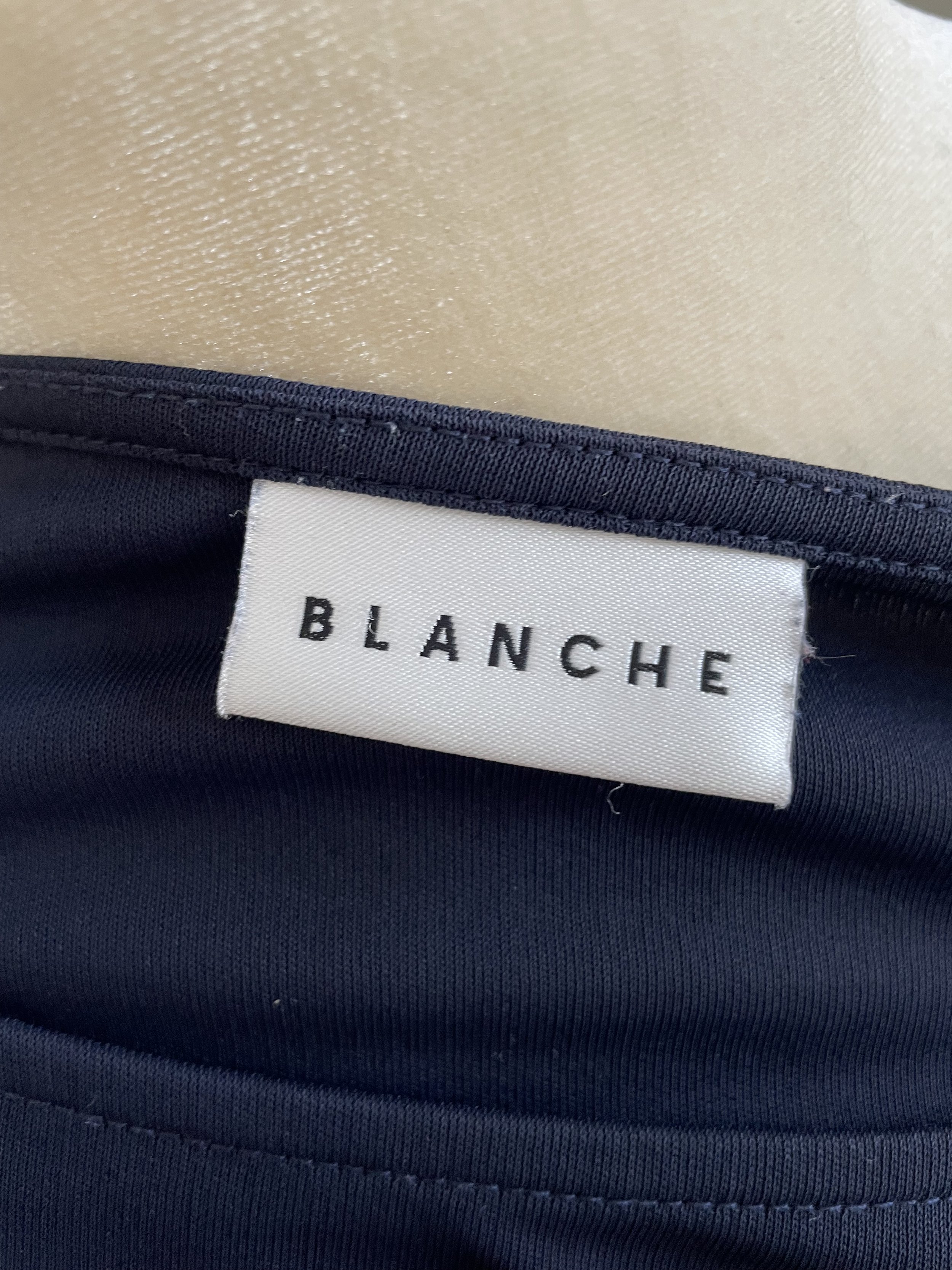 Close-up of the interior BLANCHE brand label.