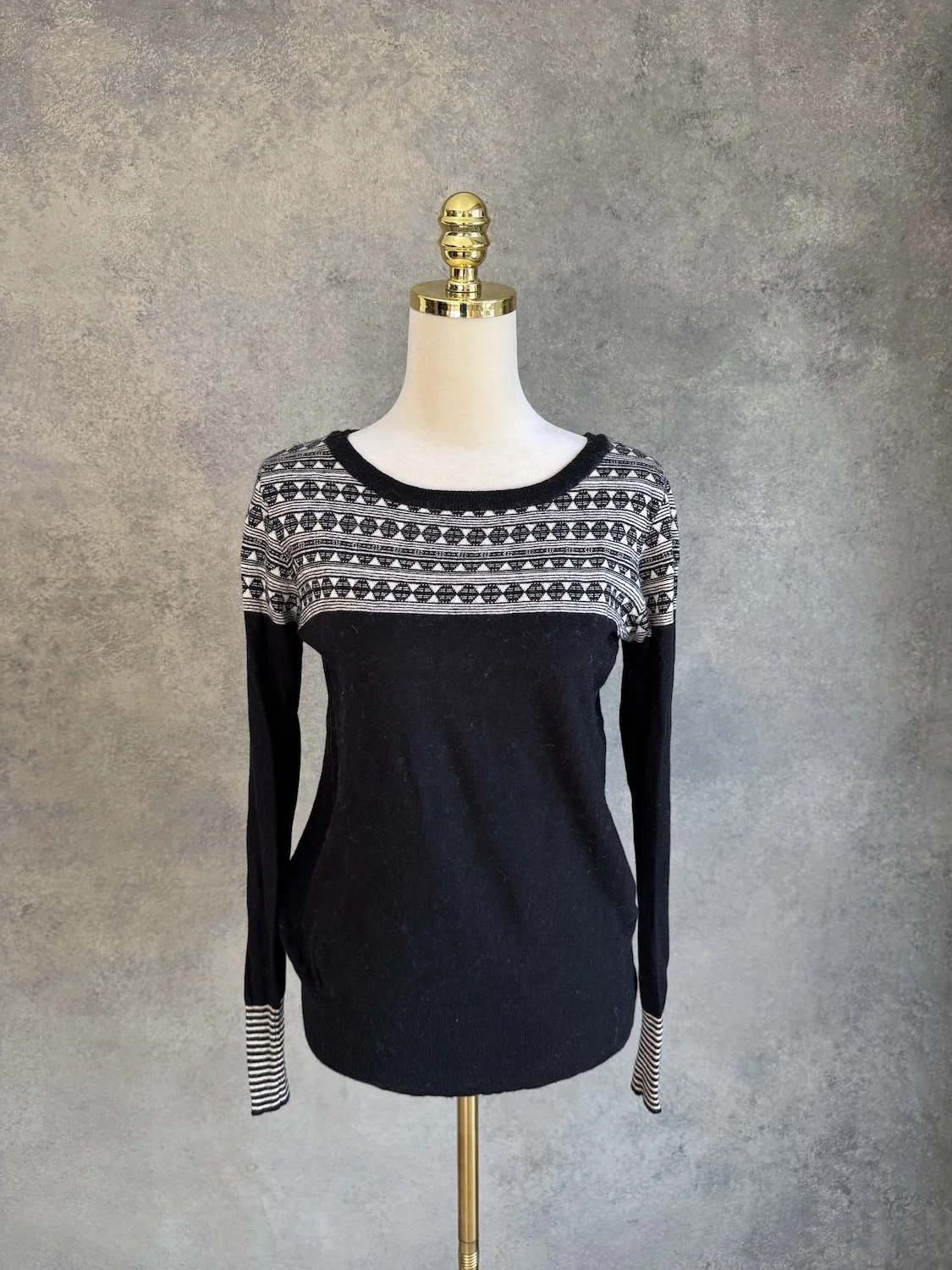 SESSÚN Geometric Jacquard Collar Jumper / Jacquard-Pullover mit Musterkragen