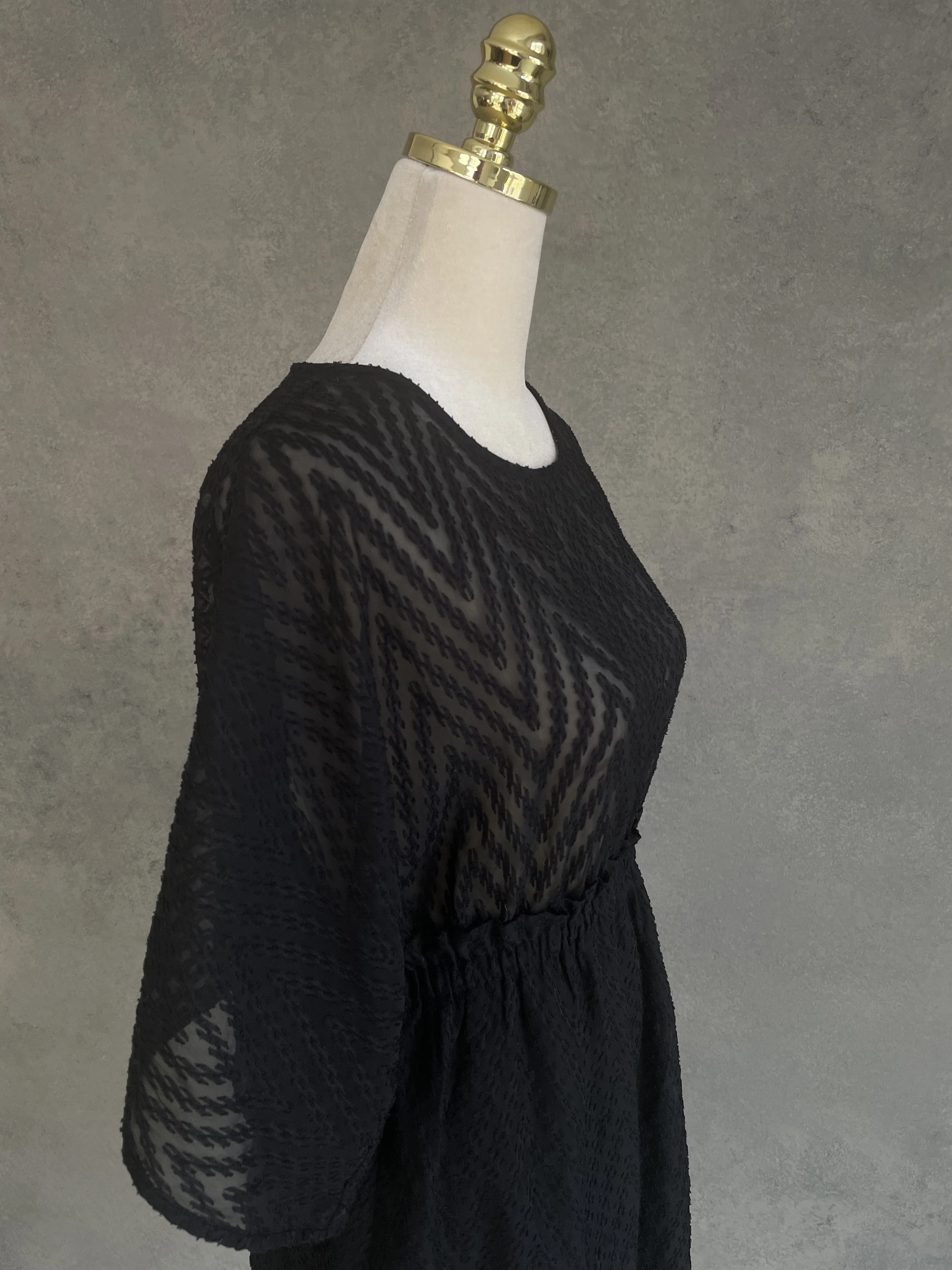 Iro Kleid Dotile, Seitenansicht mit natürlichem Fall
