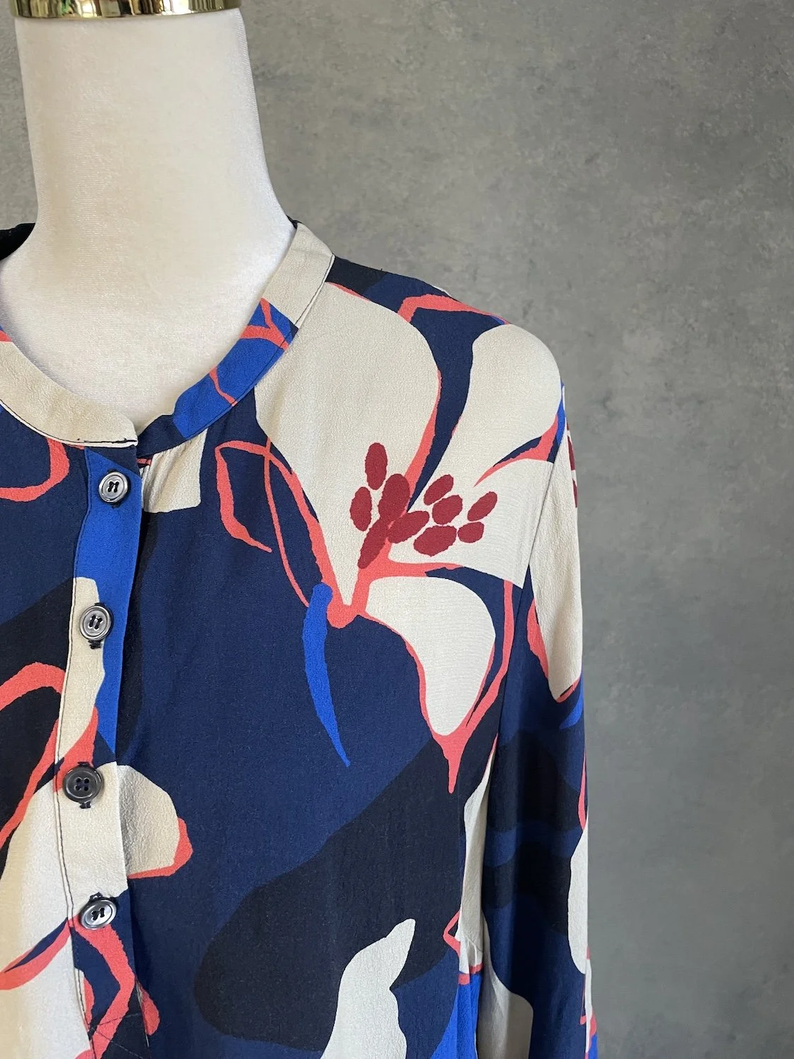 Nathalie Vleeschouwer stand collar and half button placket close-up