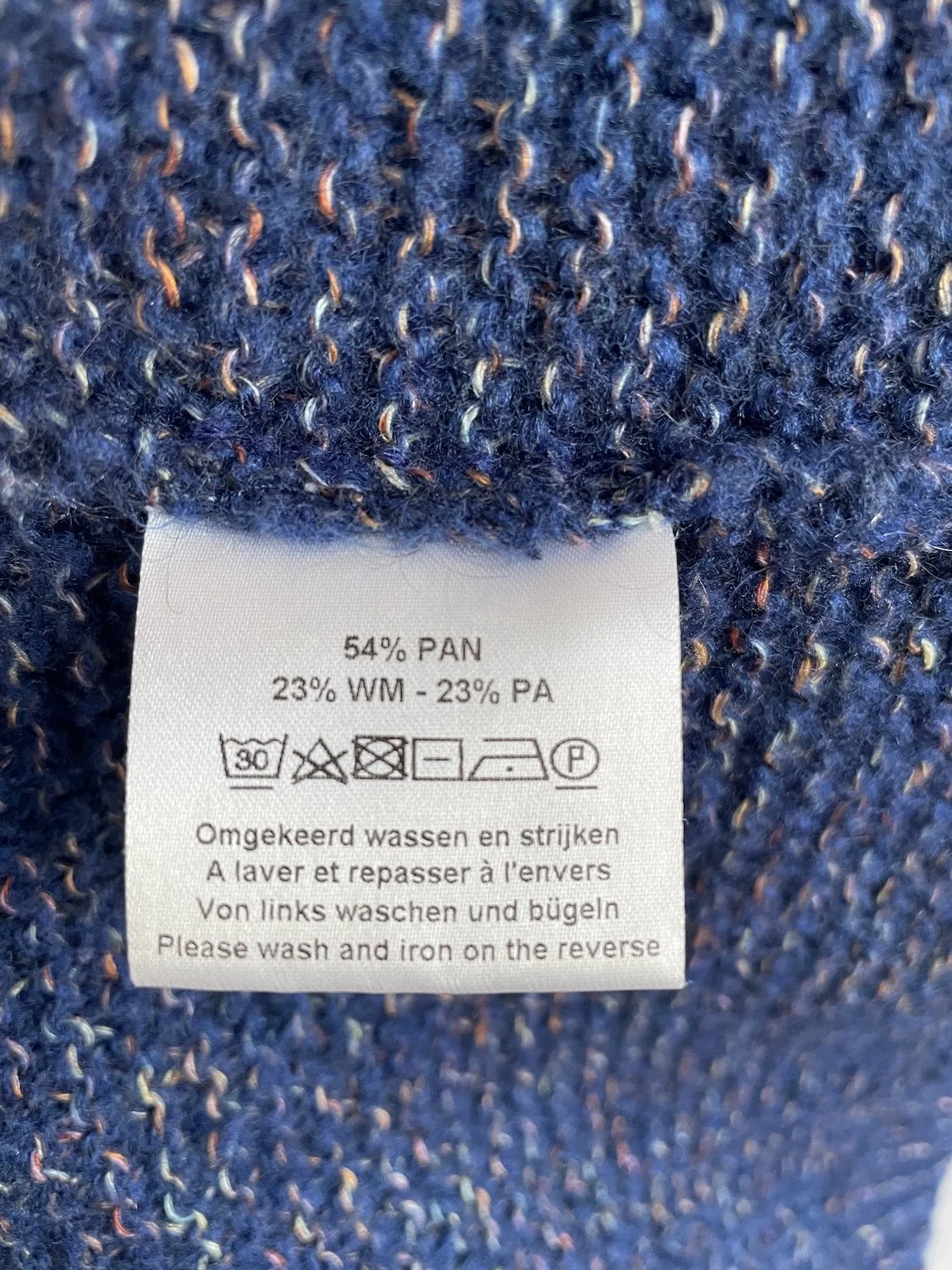 Xandre Wool Cardigan blue no buttons_1604.jpg