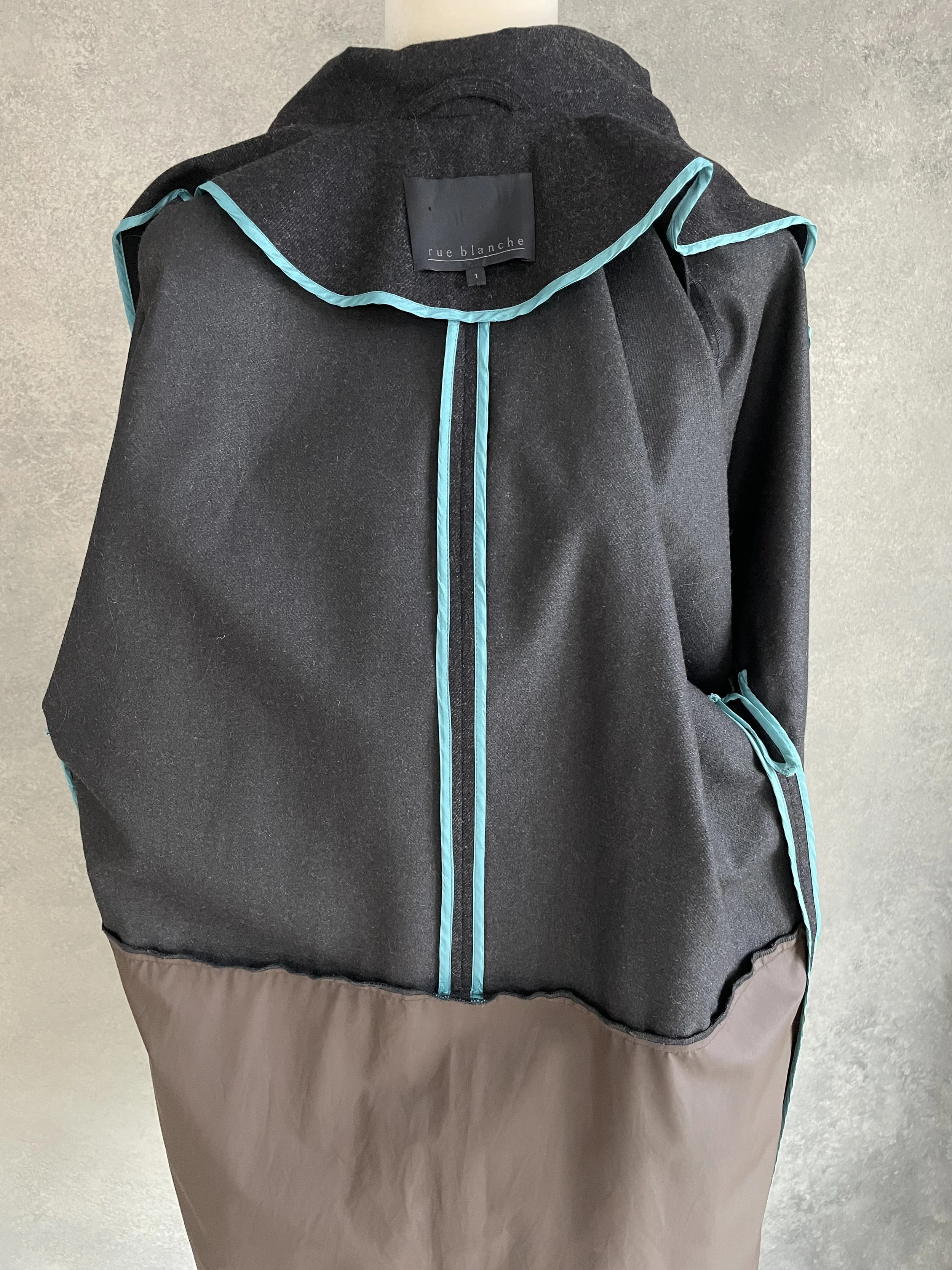 Close-up of the interior Rue Blanche brand label and teal piping detail.