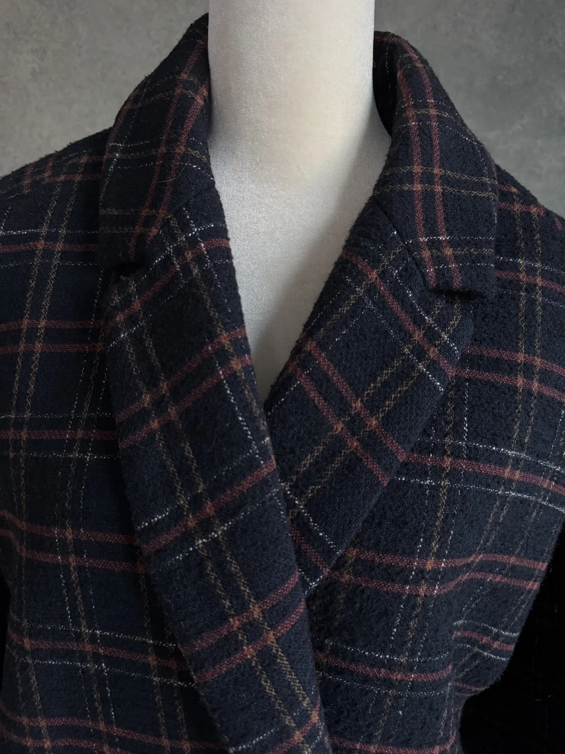 Shoulder and collar detail with diagonal plaid alignment.g