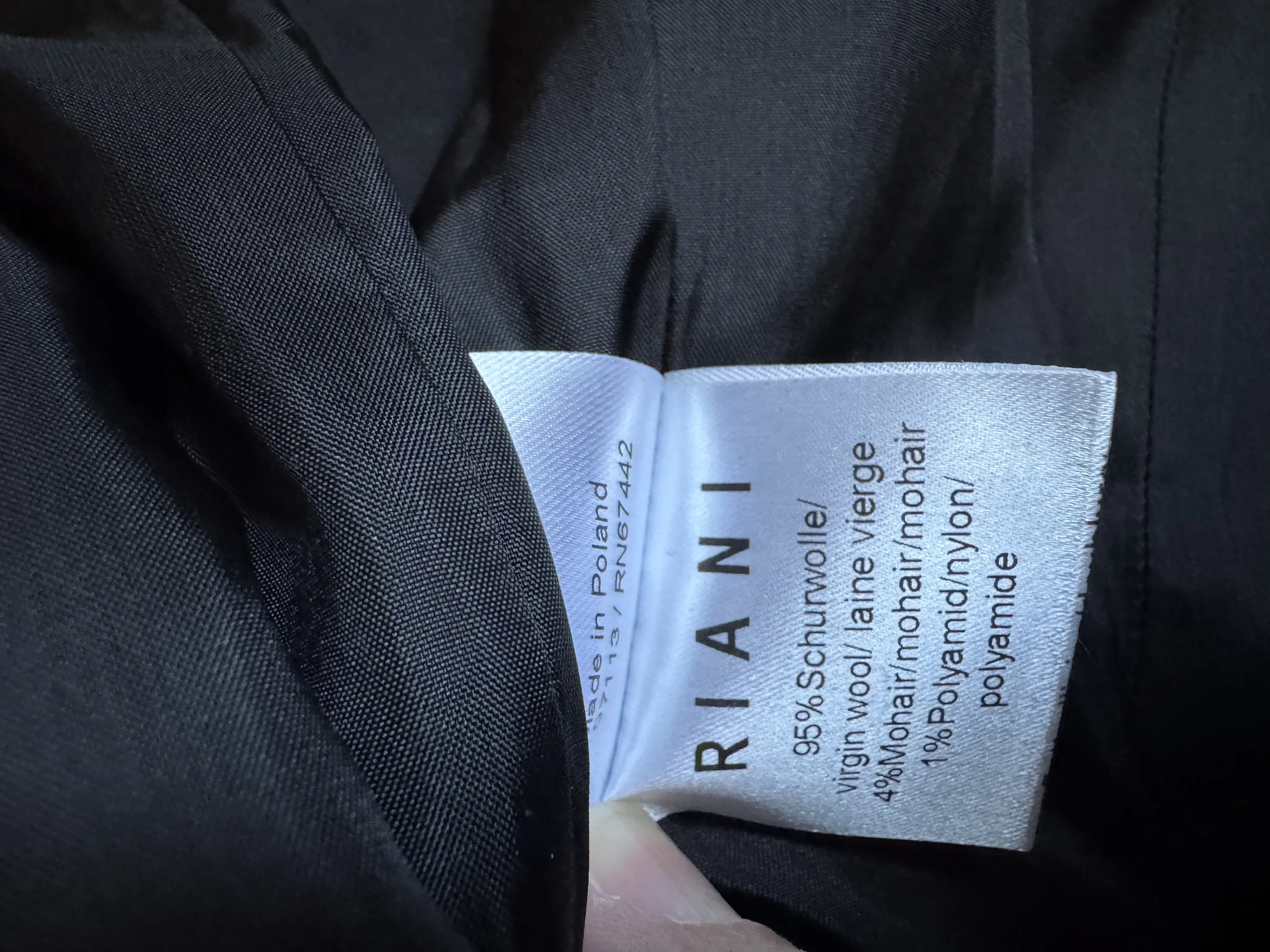 Interior size tag showing Riani sizes D 34, F 36, and GB 8.