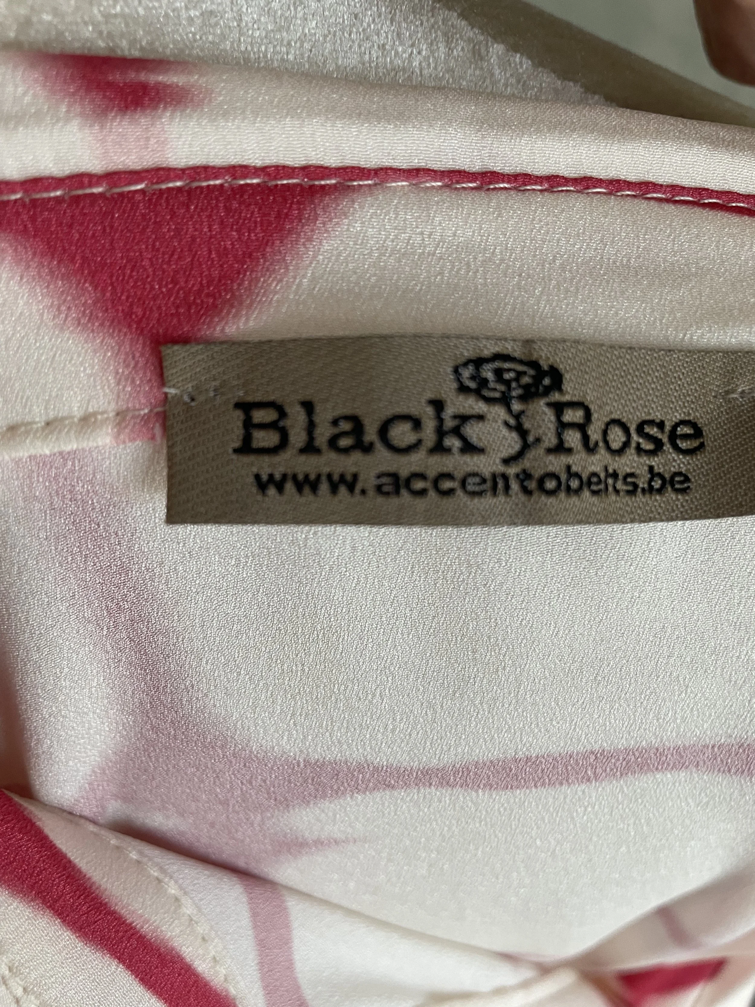 Detail shot of the Black Rose brand label.