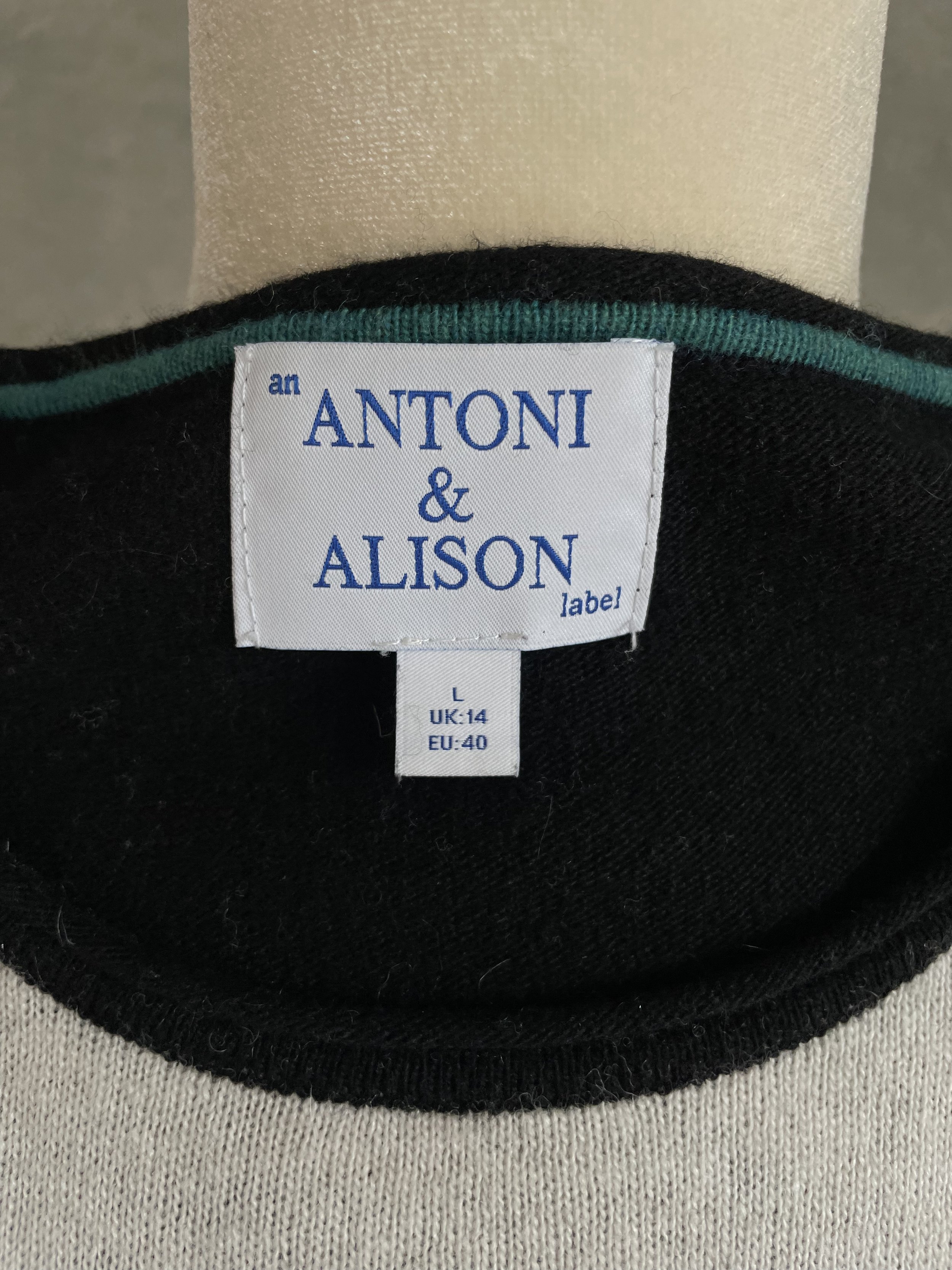 ANtoni&Alison-balckheart sweaterIMG_0133.jpg