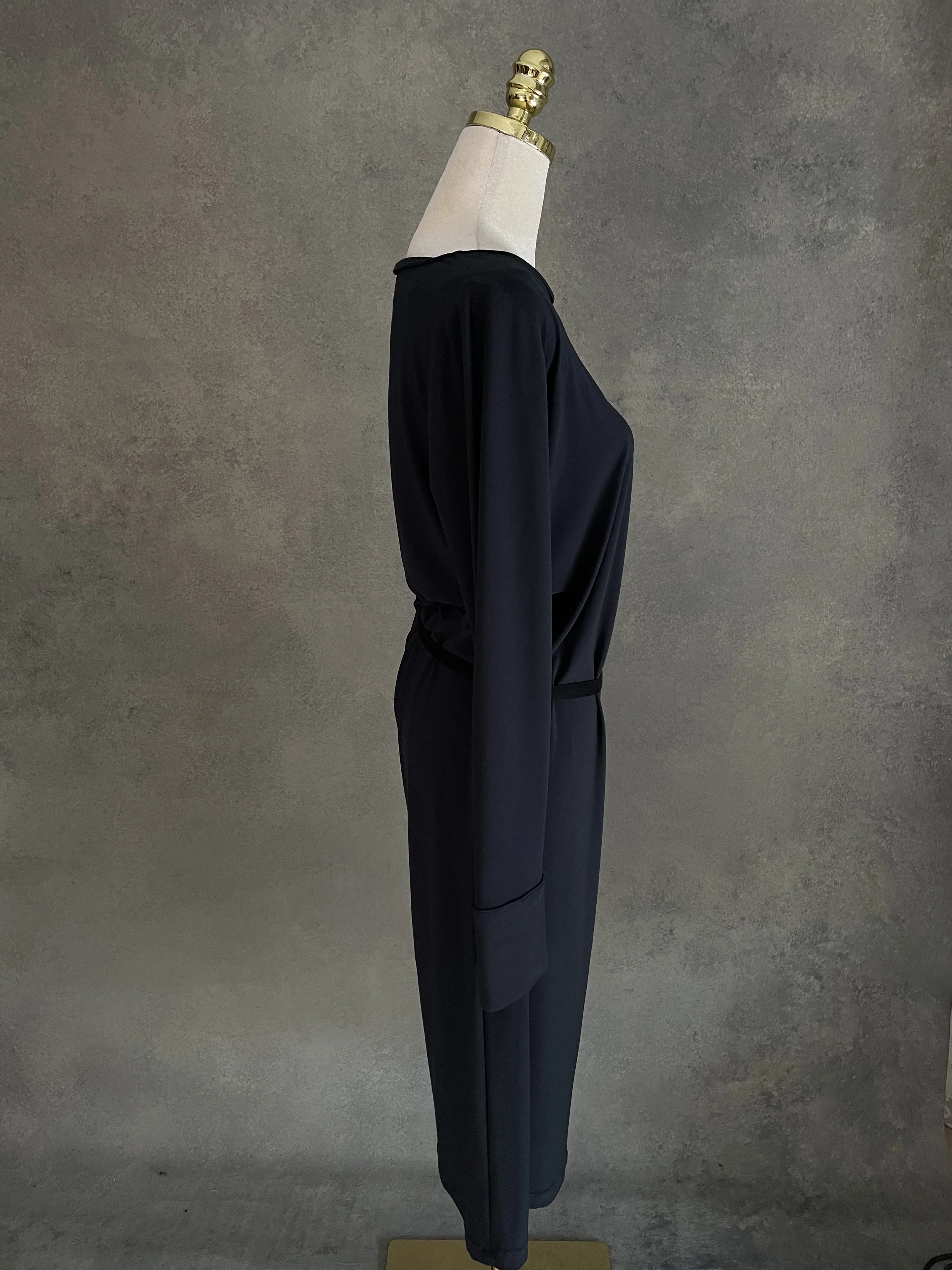 Side profile view of the Rue Blanche anthracite dress, emphasizing its clean, fluid silhouette.