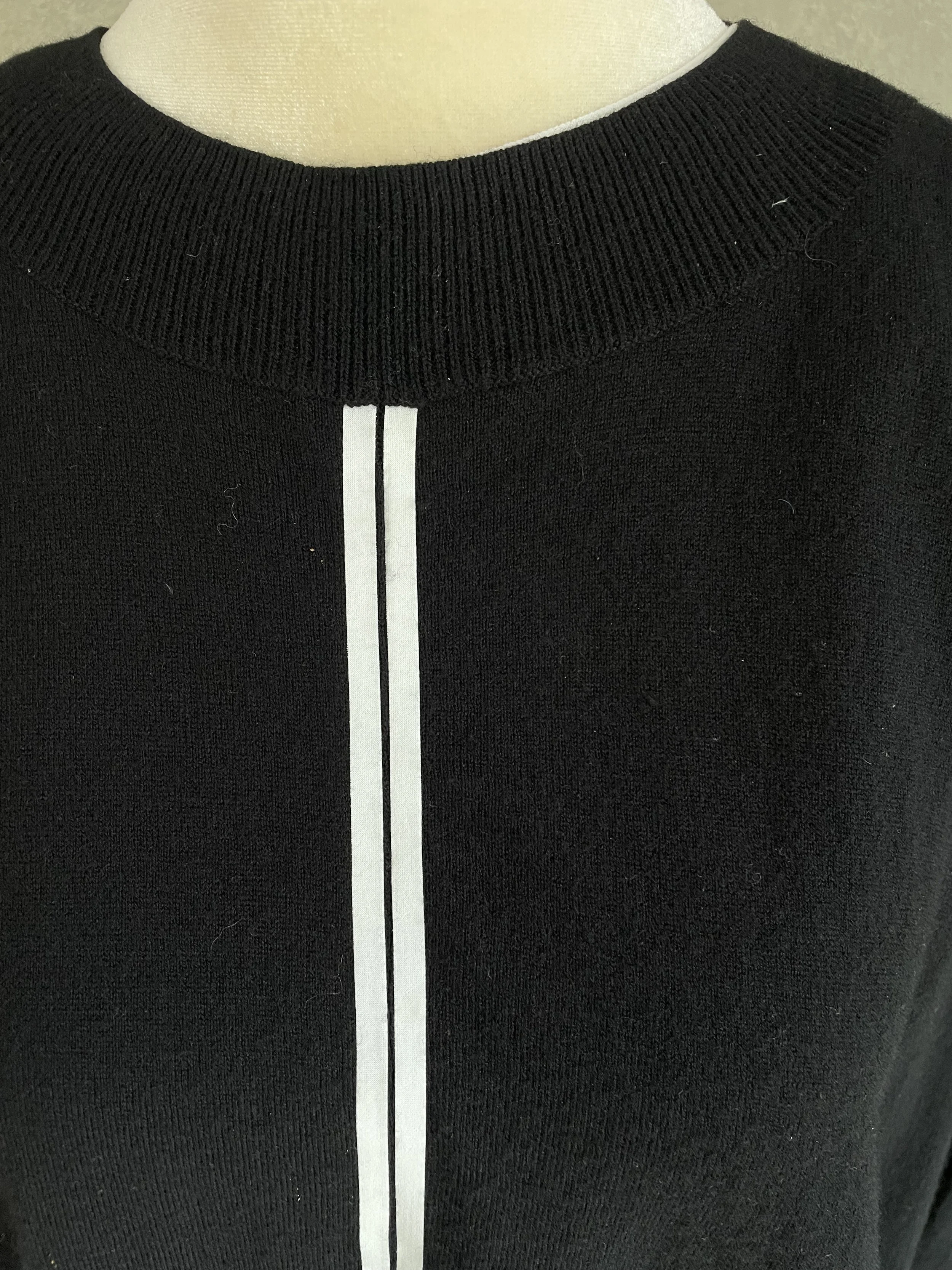 Close-up of Marc Cain premium grey cashmere-blend fabric, showing the fine, high-quality knit grain.