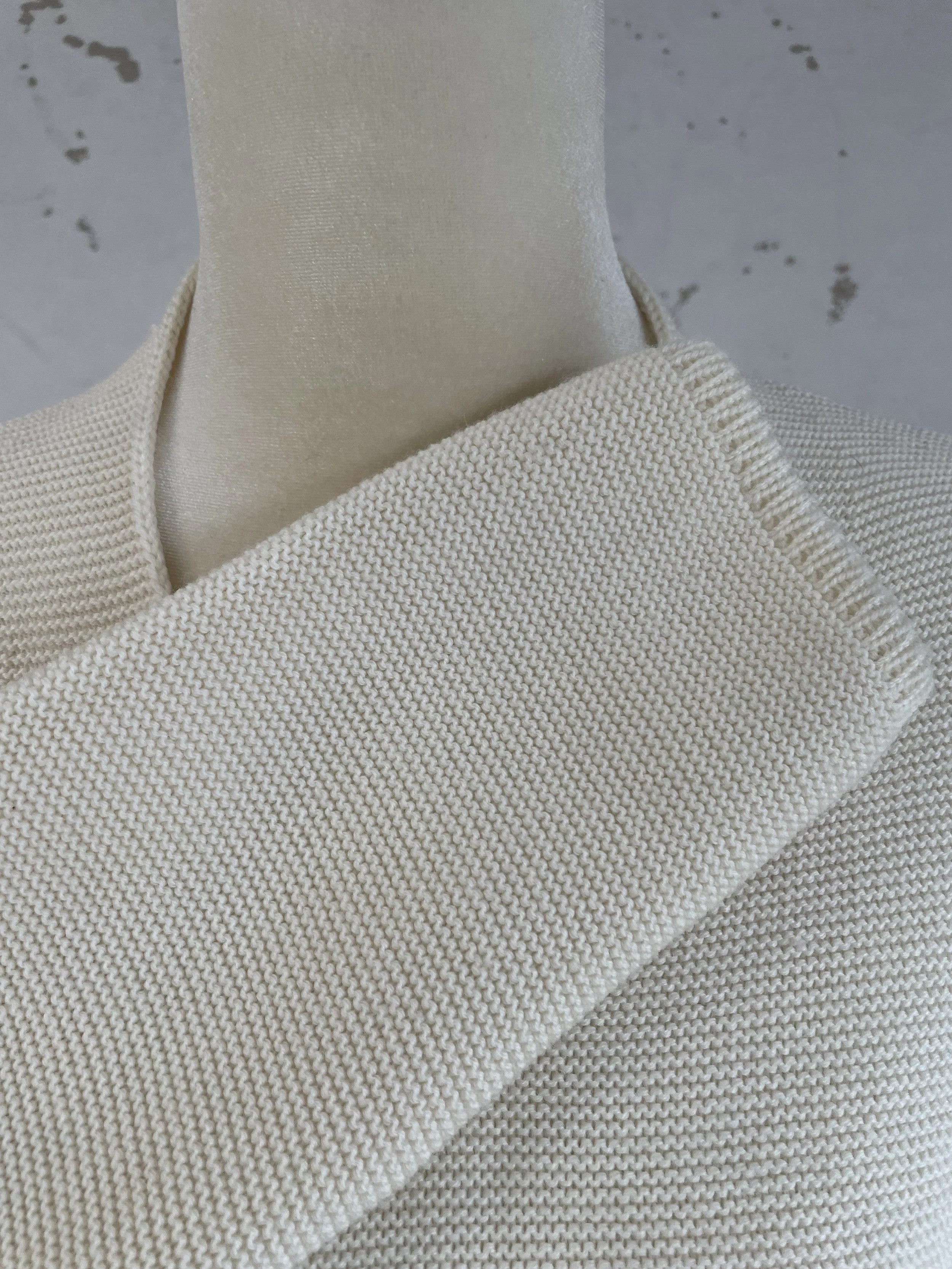 Insieme-merinowool-vneck-offwhiteIMG_8575.jpg