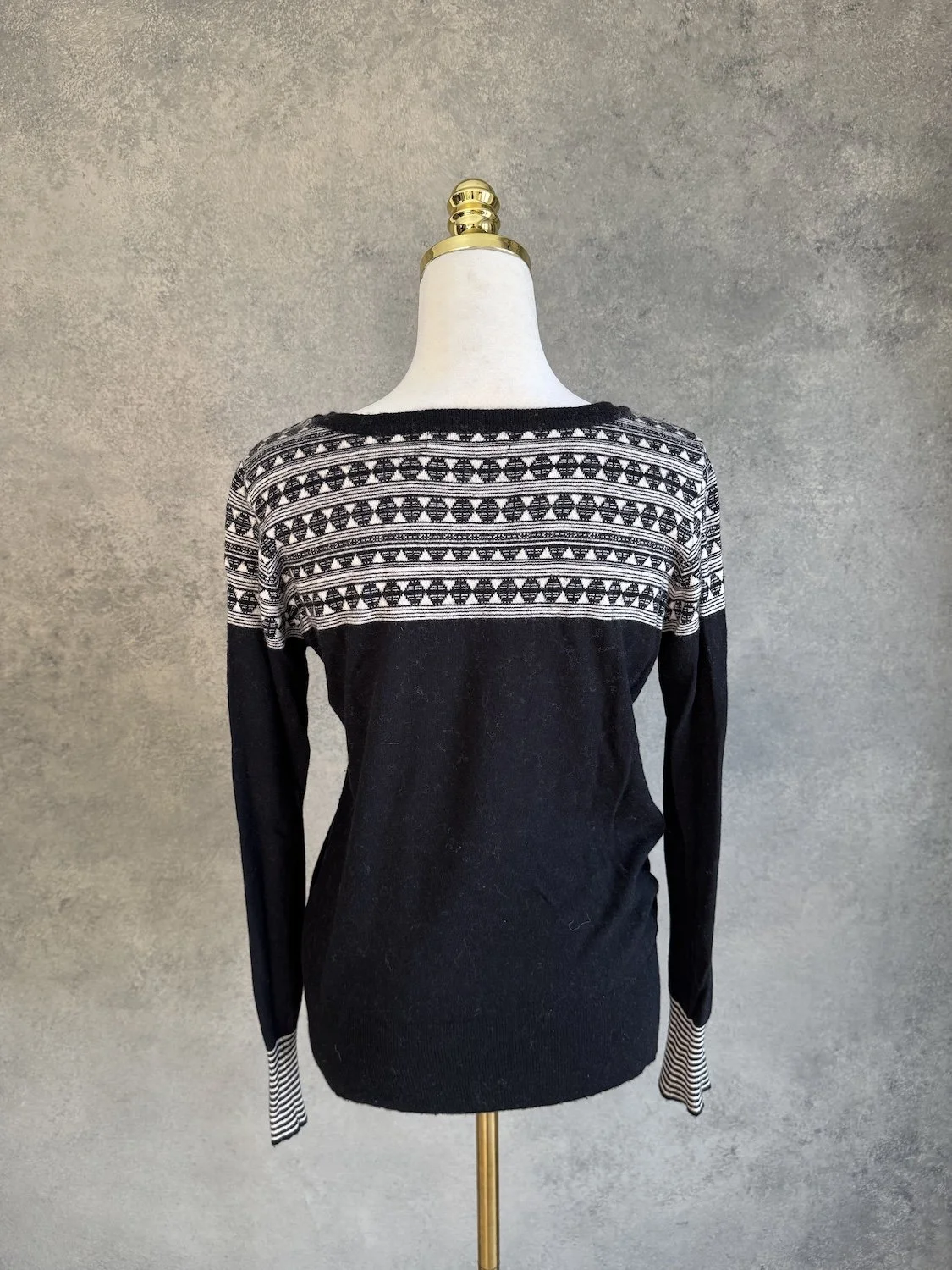 Sessún patterned yoke sweater back view on mannequin
