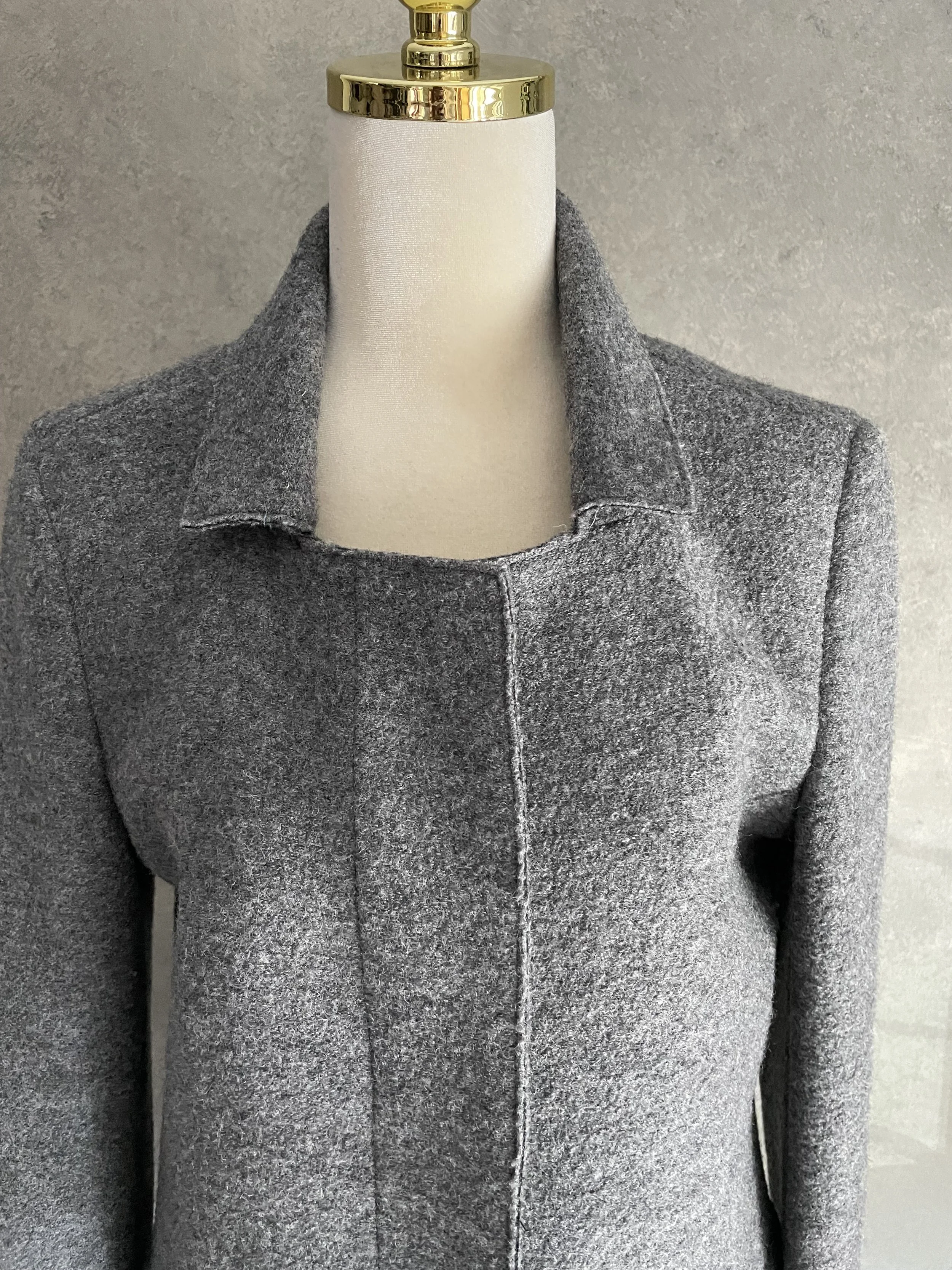 Close-up detail of the collar and lapel area of the Closed grey wool coat, showcasing the high-quality textured wool fabric.