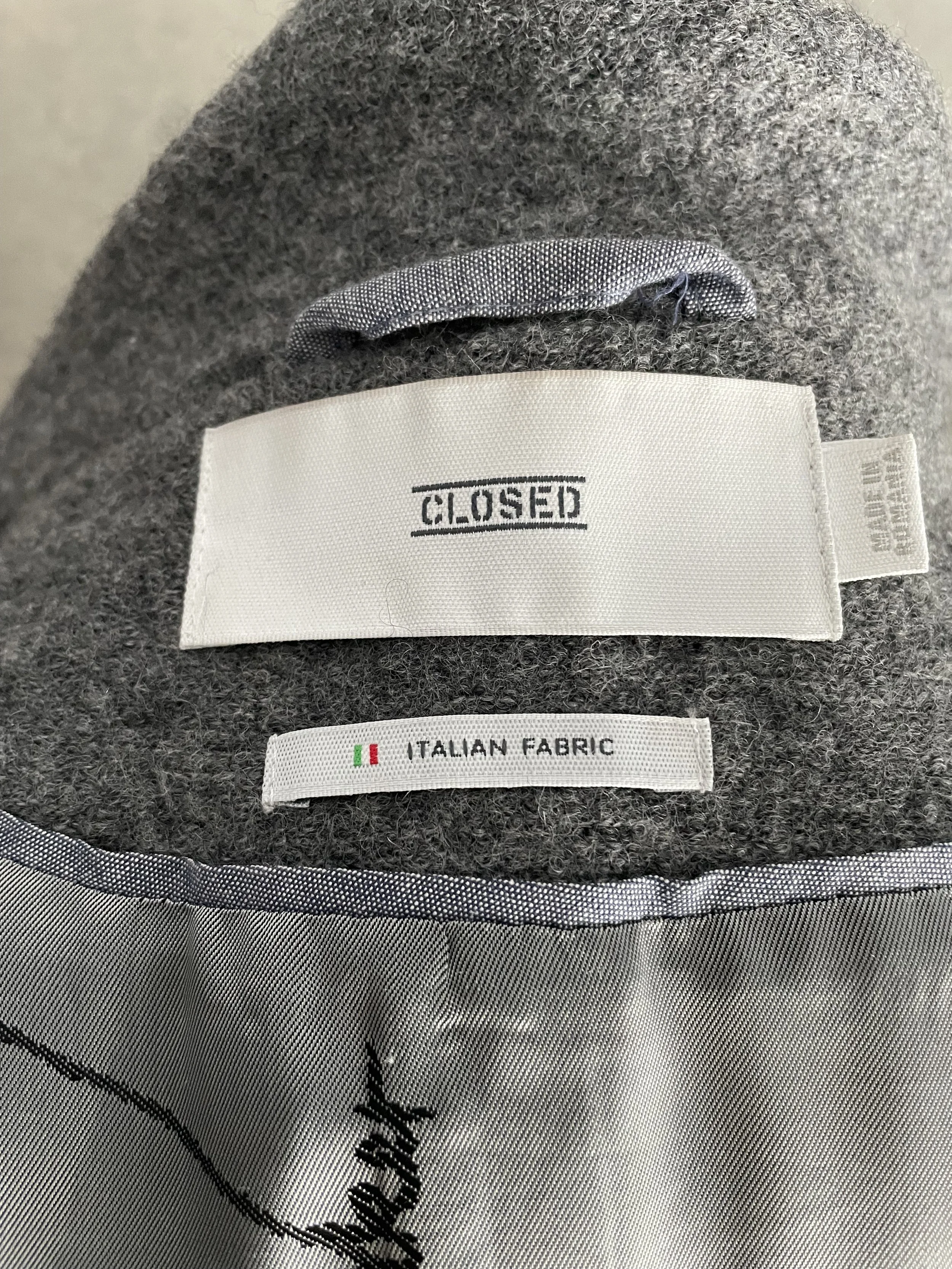 Closed grey wool coat invisible buttons_0962.jpg