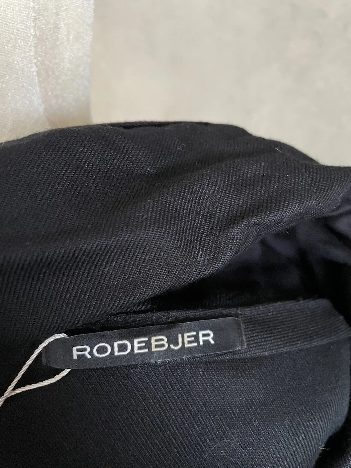 Rodebjer Black turtlebelted neck dress pocketsper_1496.jpg