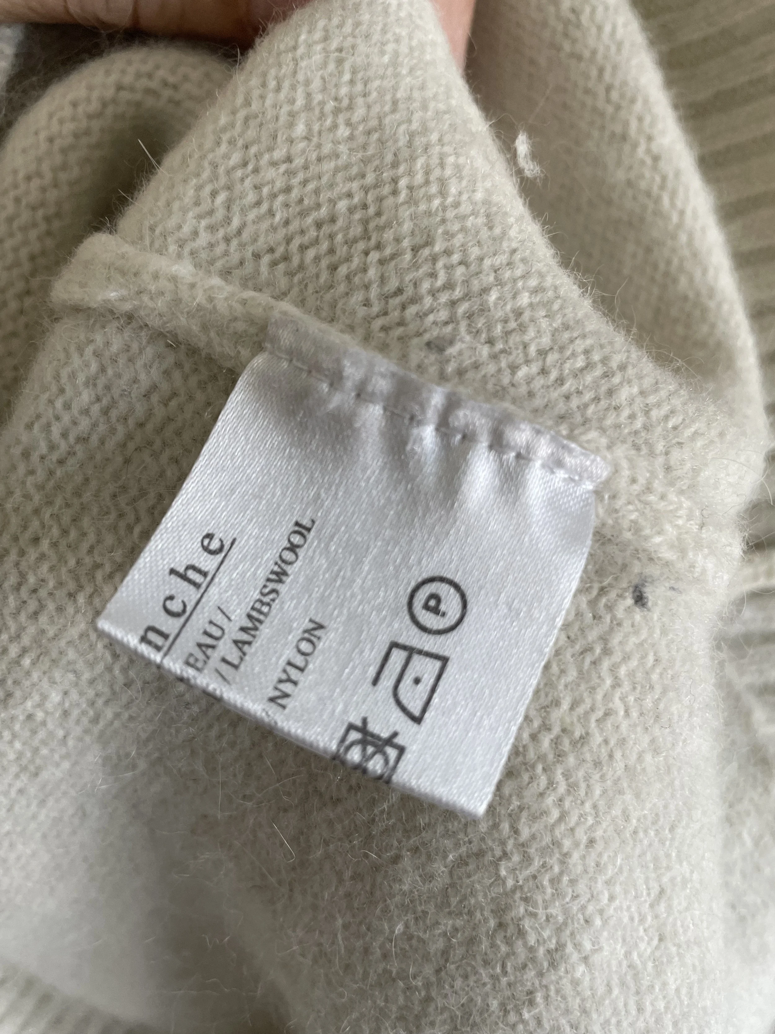 Alternate angle of the Rue Blanche care label, confirming composition details.