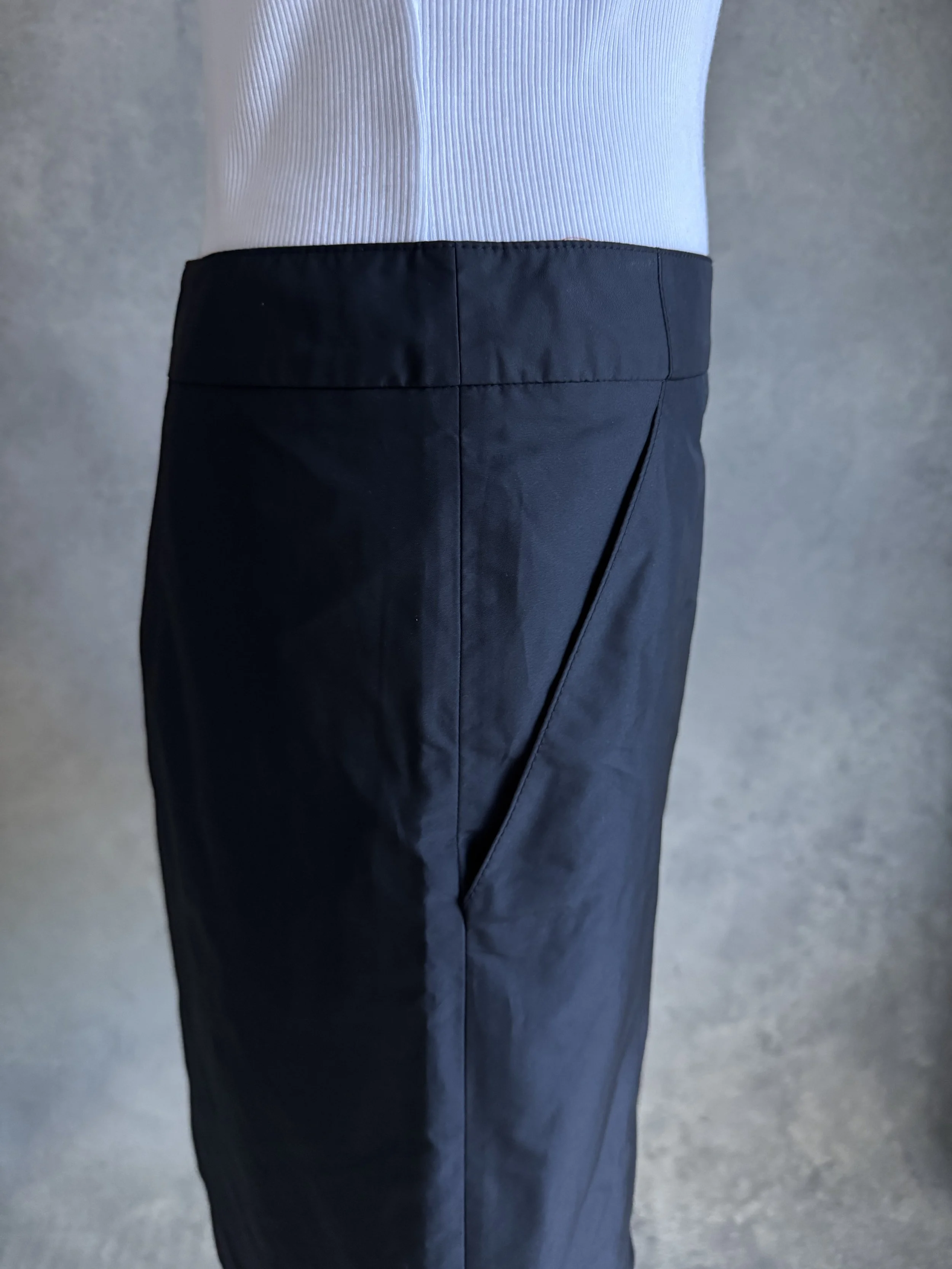 Close-up of the side pocket detail on the black HUGO skirt."