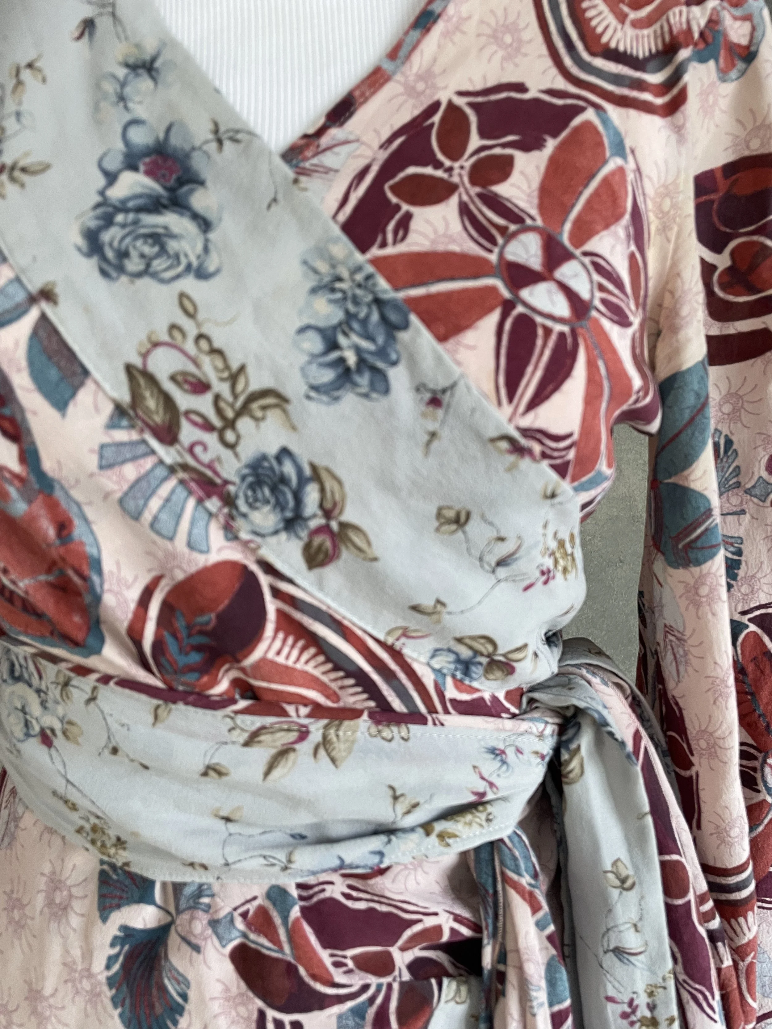 Dondup silk blouse wrap bodice on a mannequin, showcasing the large graphic warm-tone pattern and the wide fabric tie.