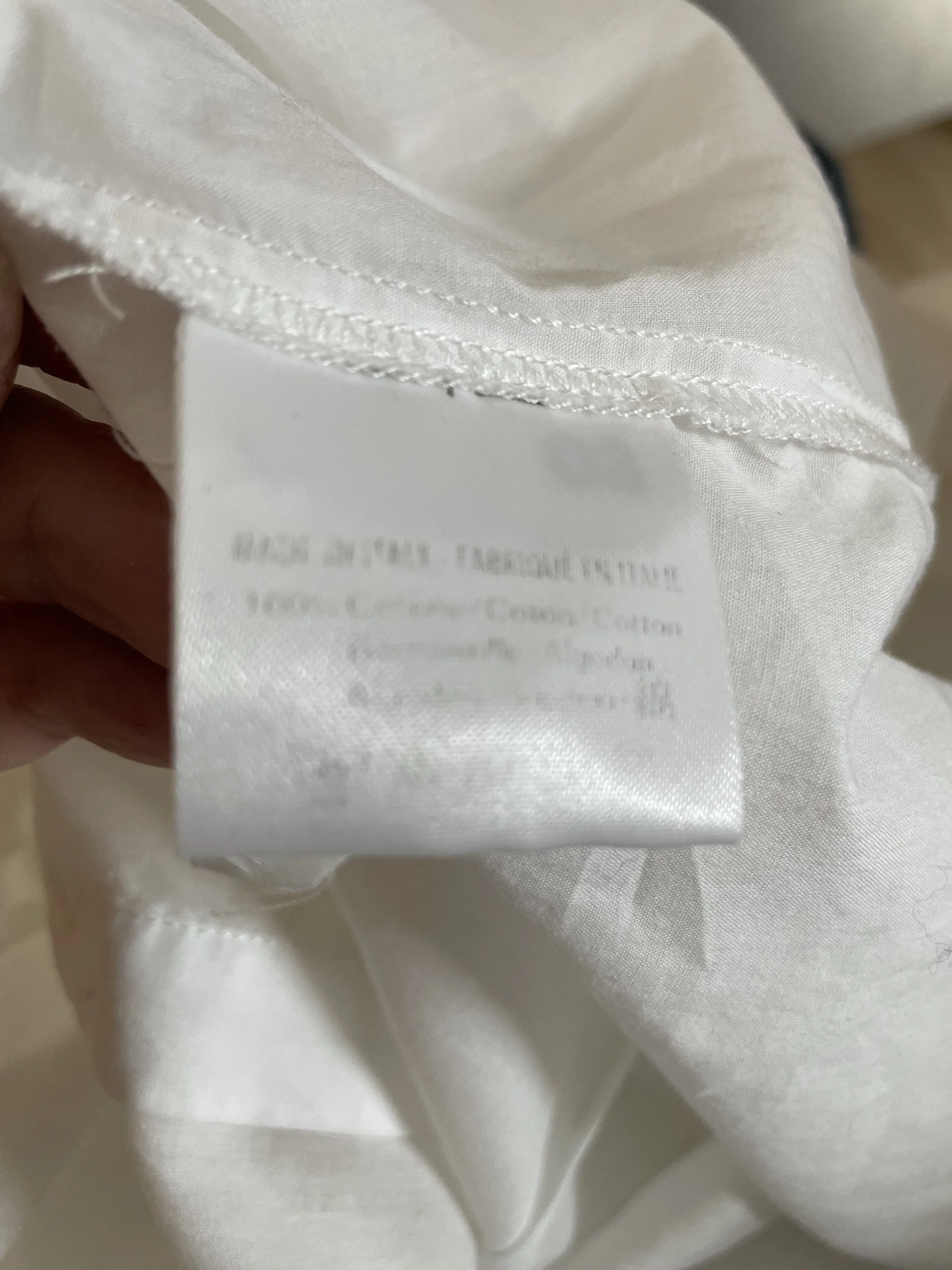 Interior care label showing 'Made in Italy' and '100% Cotton'."
