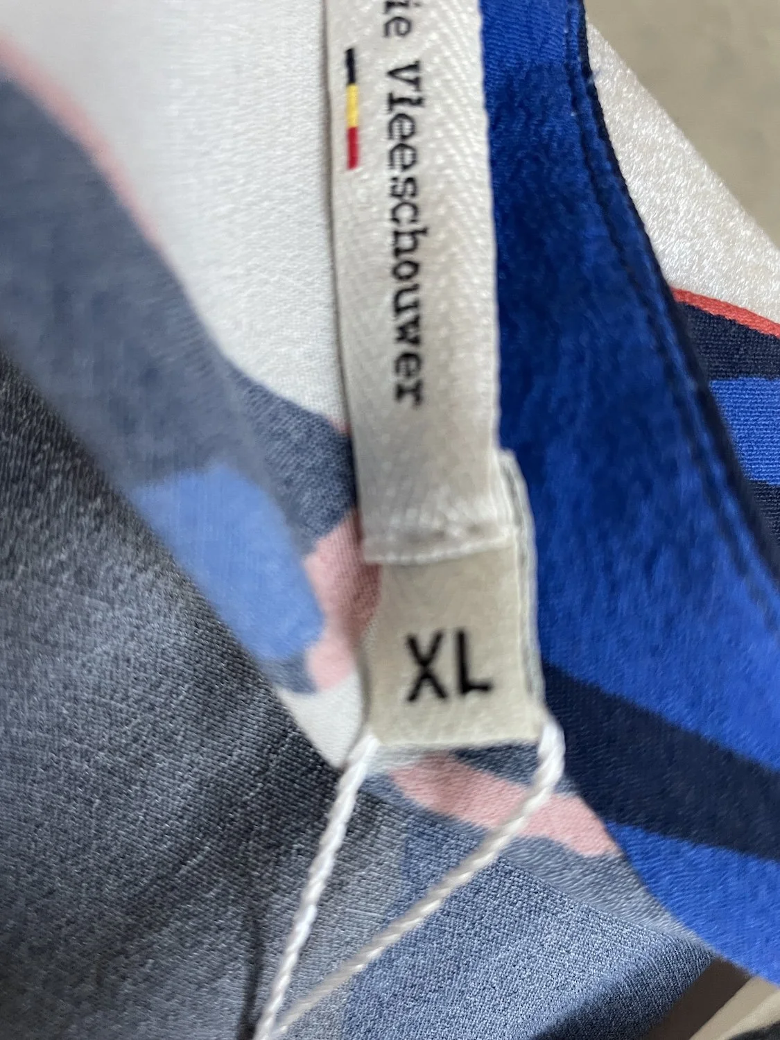 Nathalie Vleeschouwer size XL label view