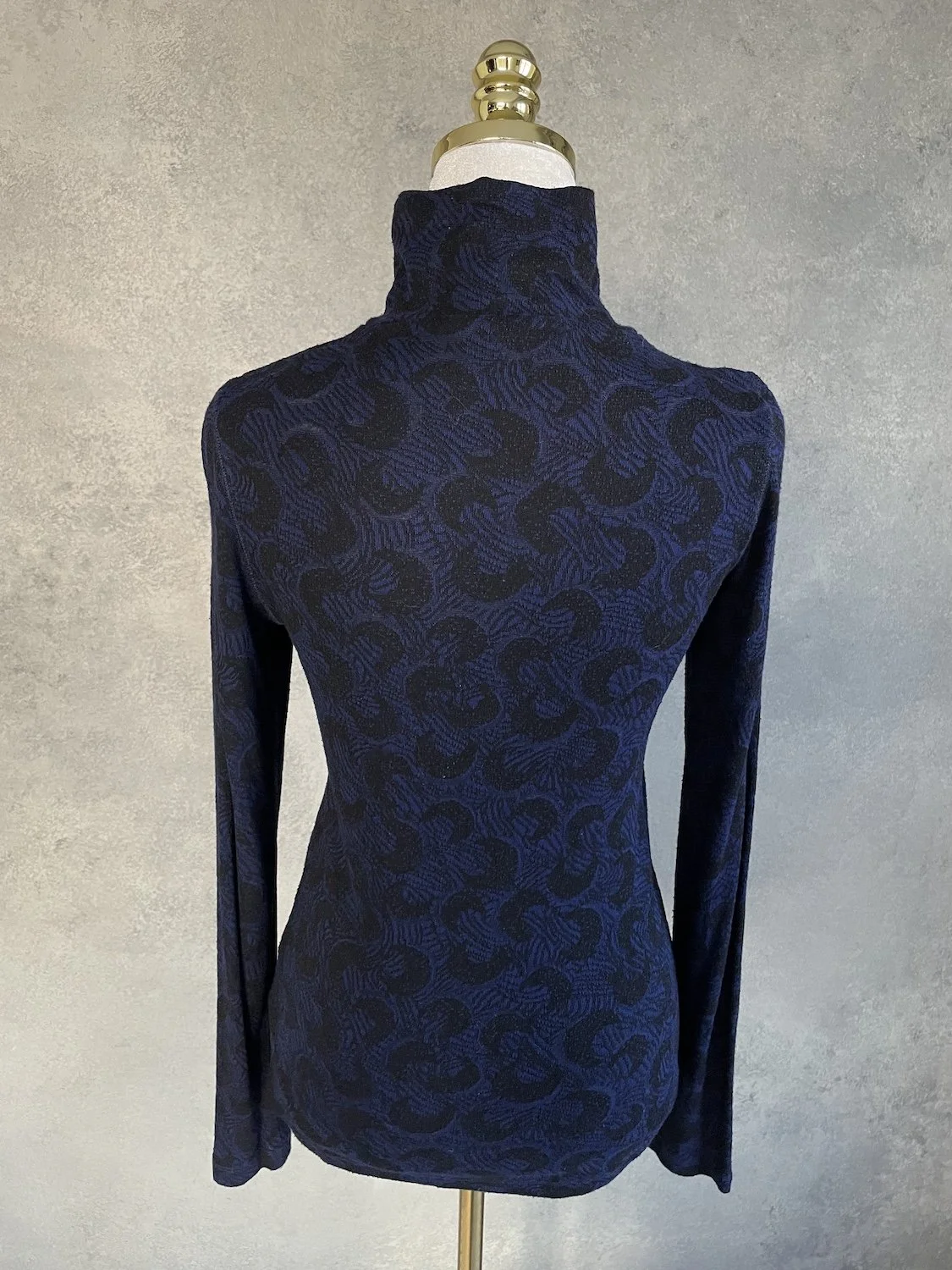 Rodebjer Kienna Moon black and navy blue printed jersey turtleneck back view on gold-capped mannequin