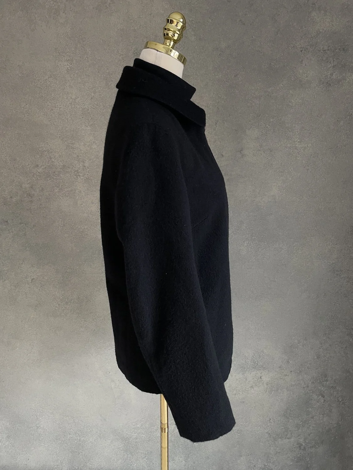 Gigue short black coat side profile view on mannequin