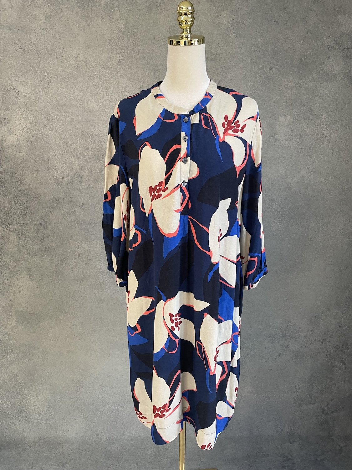 Nathalie Vleeschouwer navy blue and off-white floral shift dress front view on mannequin