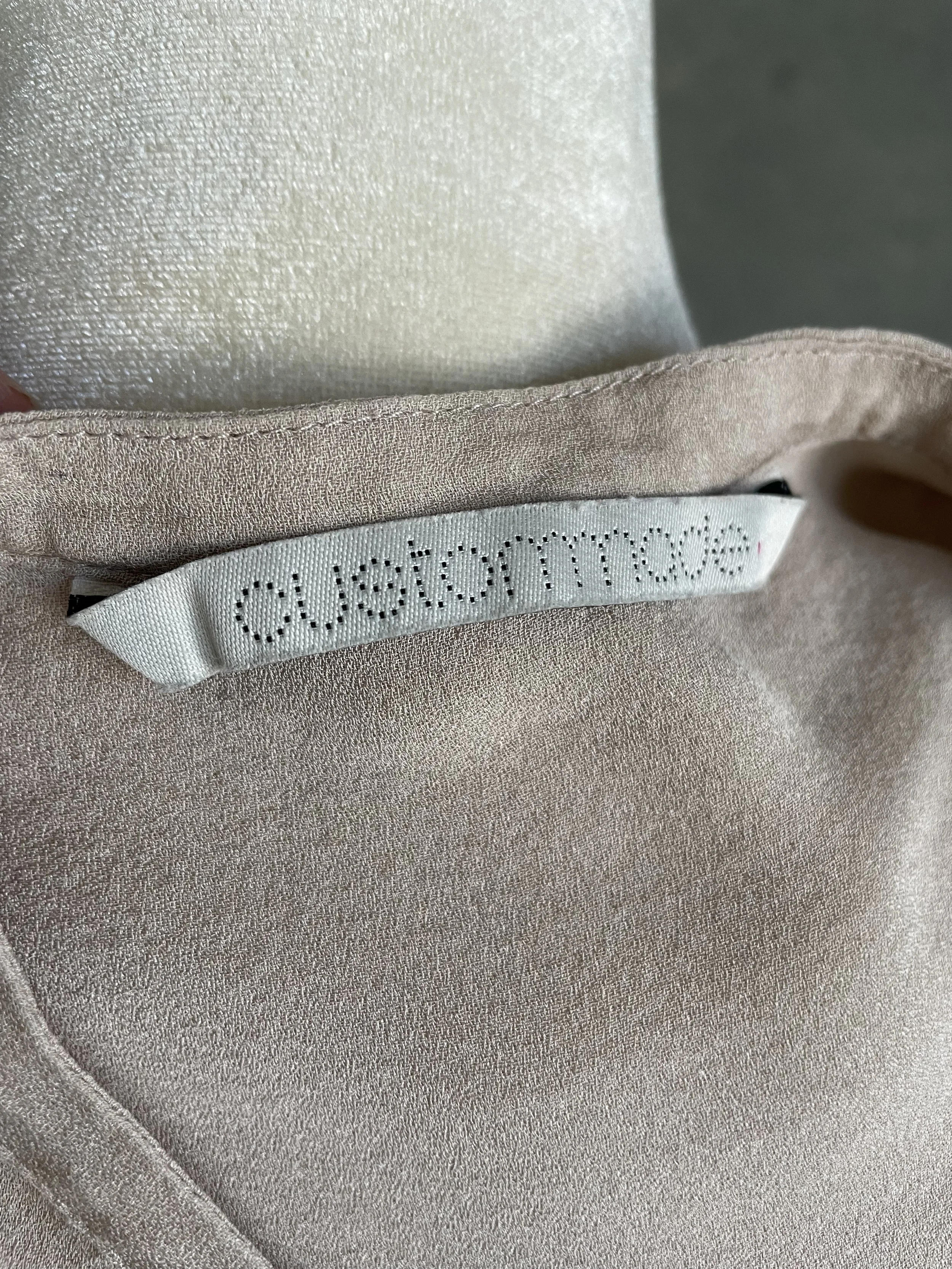 Detail view of the Custommade branding label and interior silk construction, verifying authenticity and quality."