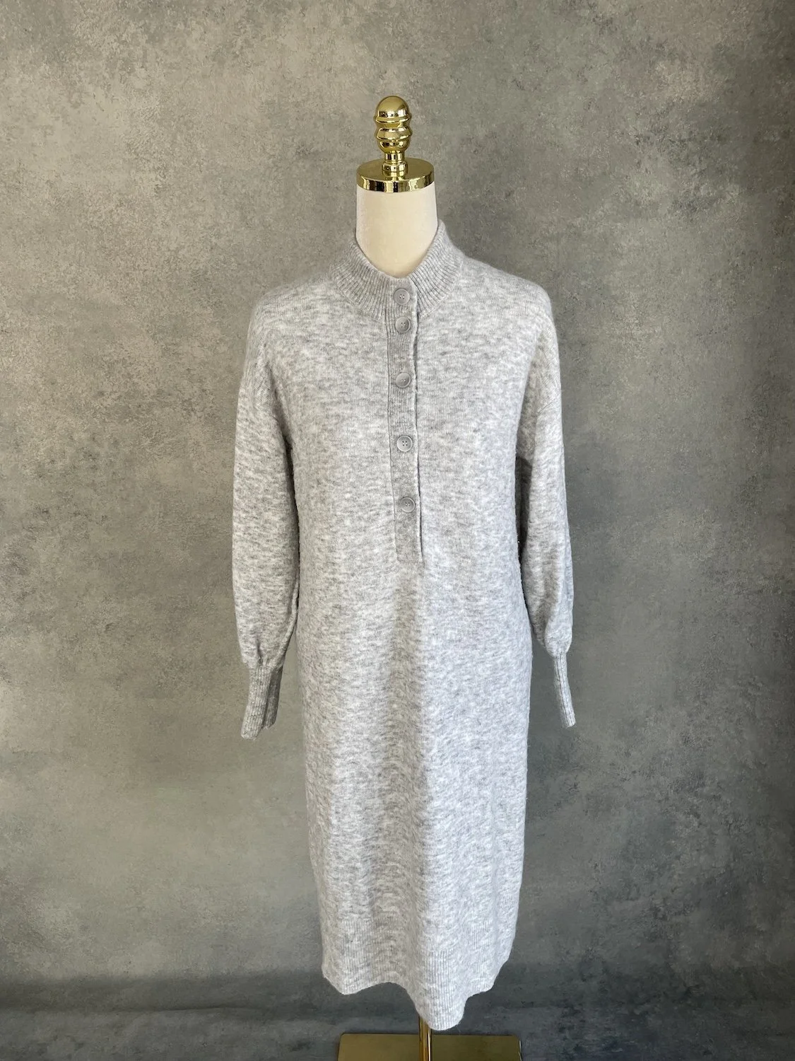 XANDRES Hellgraues Henley-Strickkleid aus Alpaka-Mix// Alpaca-Wool Henley Knit Midi Dress