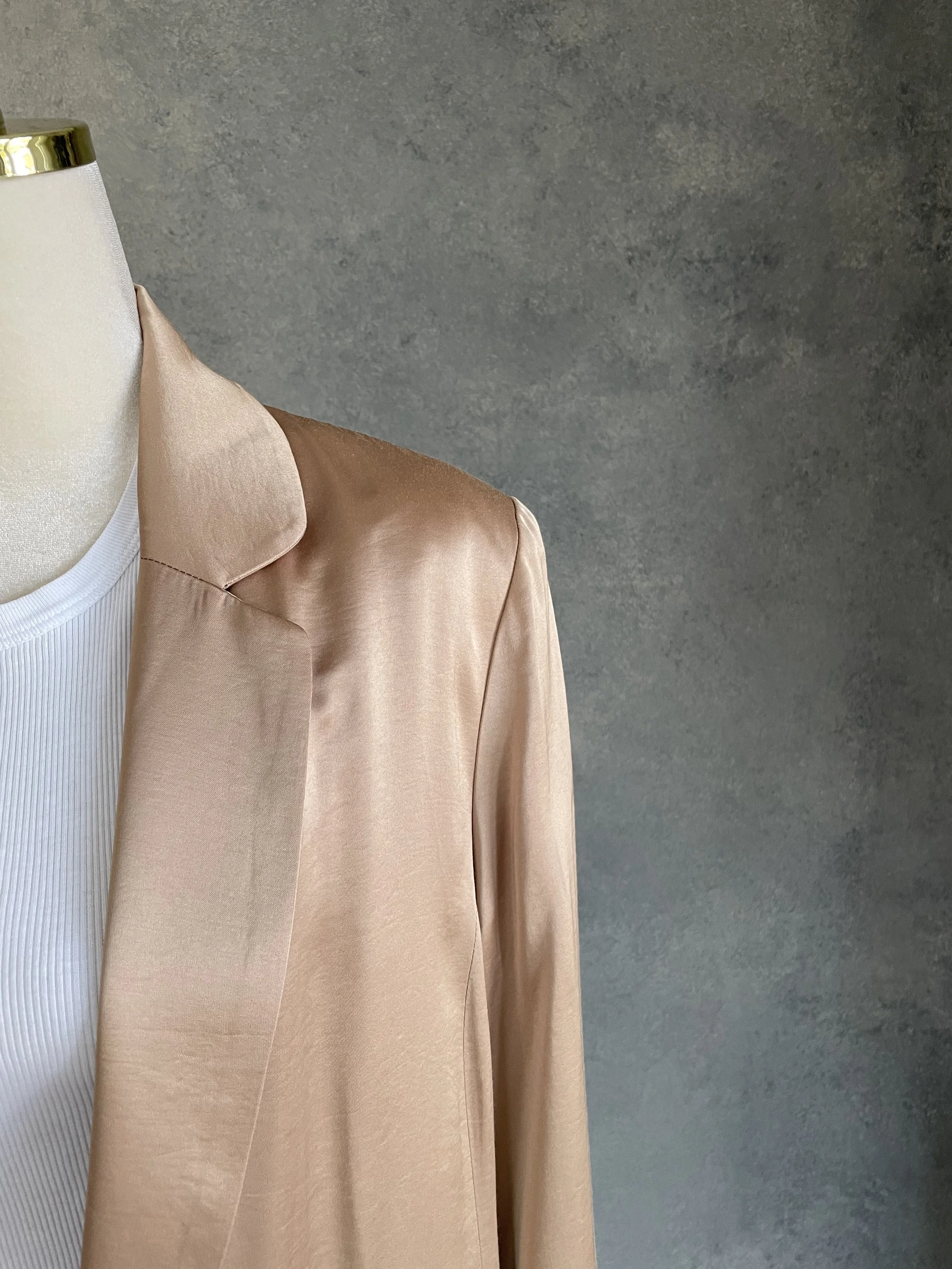 Detailed shot of the shoulder and lapel structure of the blazer.