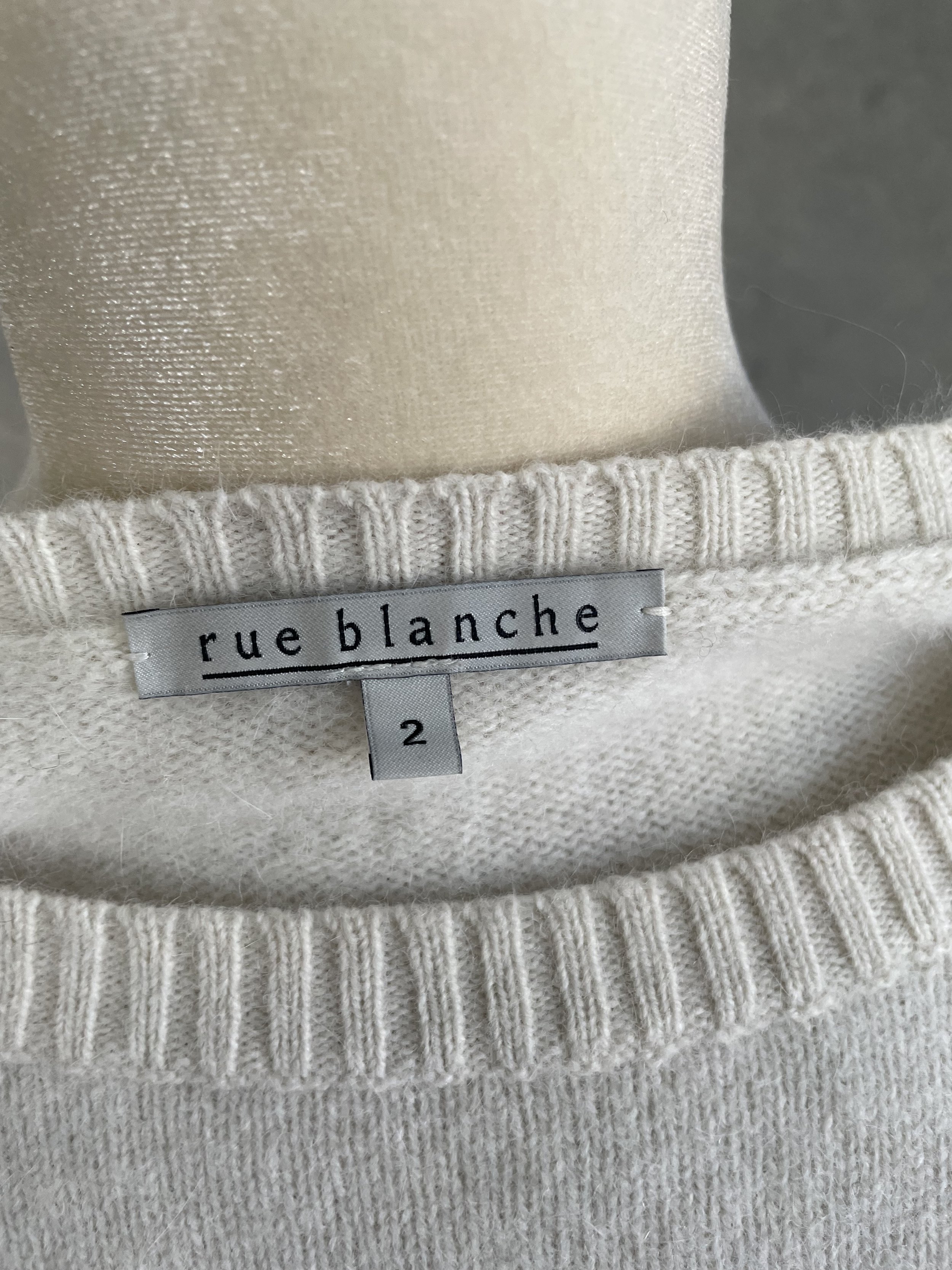 Detail shot of the interior Rue Blanche brand tag, indicating size 2.