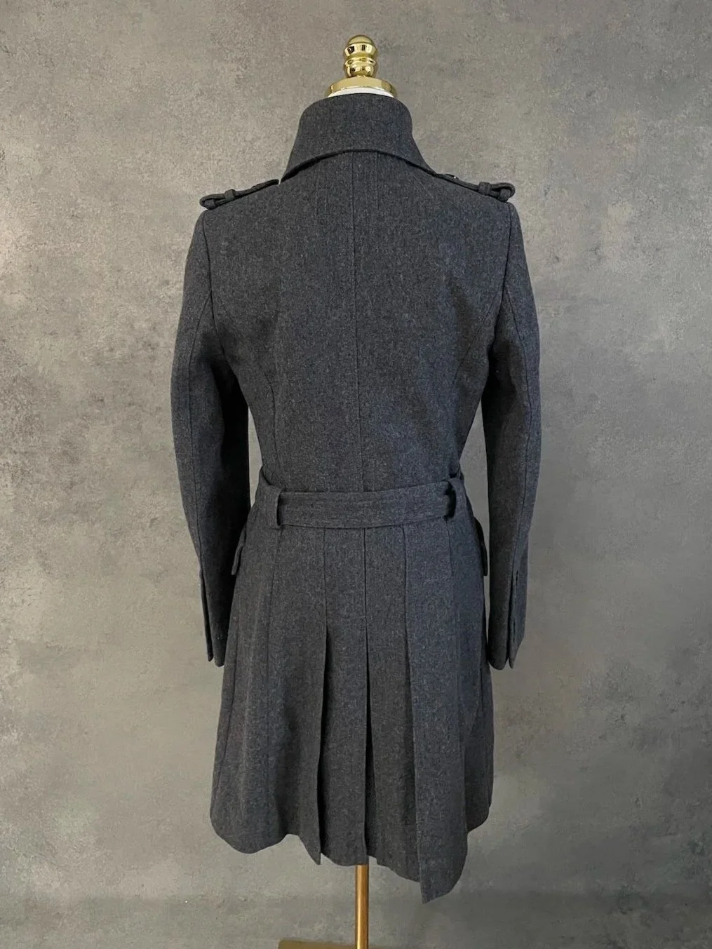++Drykorn+Grey+coat+military+vibe_1771.jpg