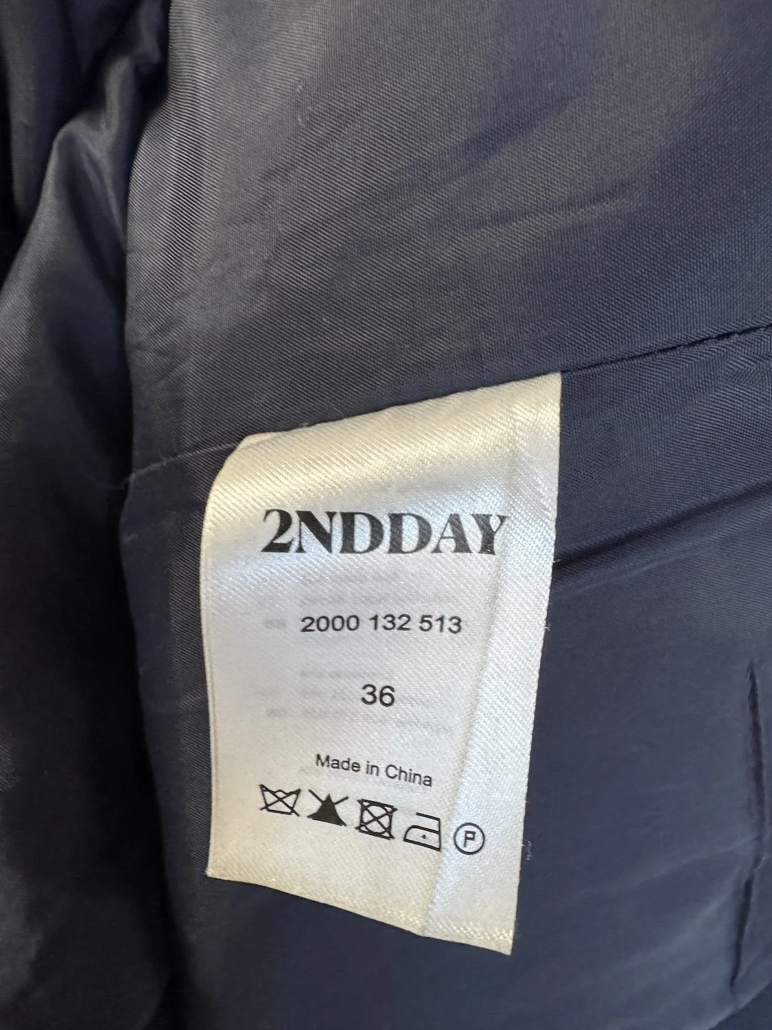 Close-up of the inner size tag showing "36" and production details.