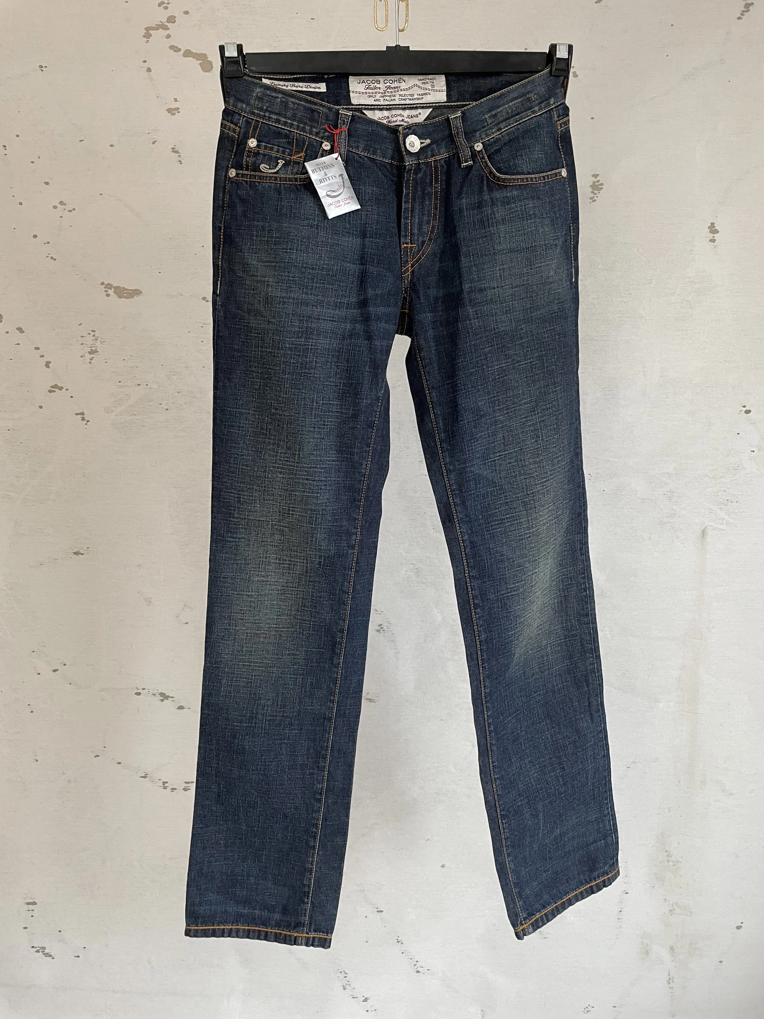 Side profile of Jacob Cohën jeans on a mannequin, showcasing the slim fit and high-quality Japanese denim texture.