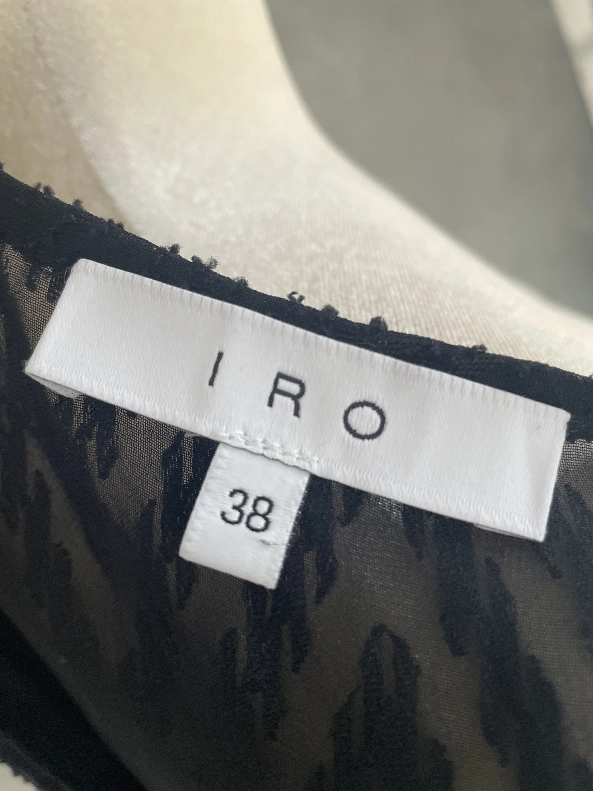 Iro Markenlabel und Größenangabe