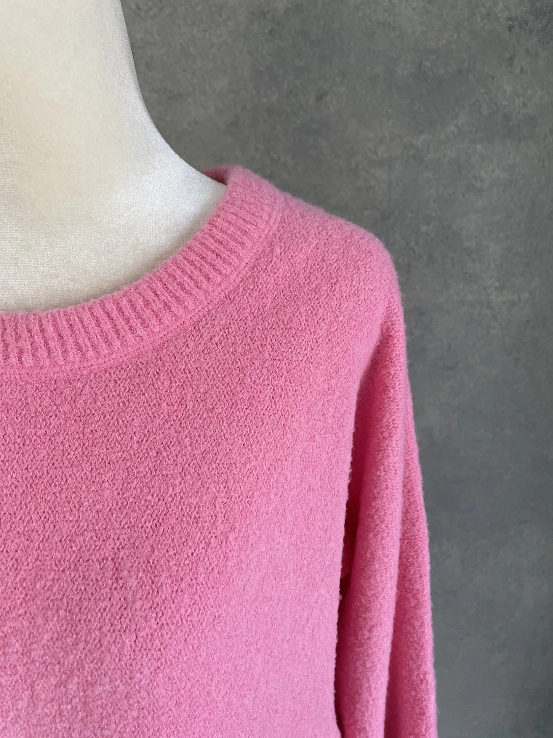 Essentiel Antwerp pink textured knit stitch detail close-up