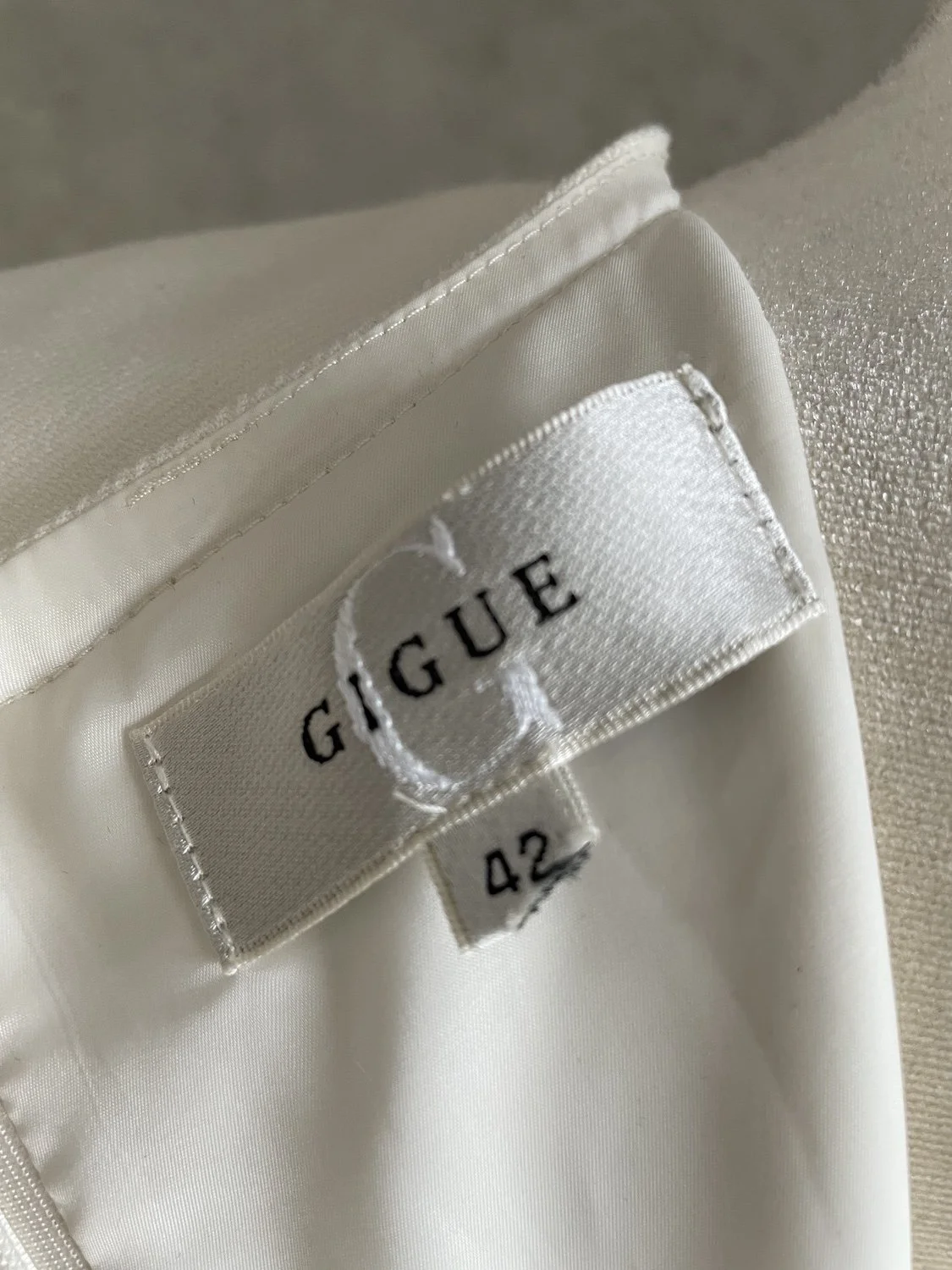 Gigue brand label close-up view showing size tag 42